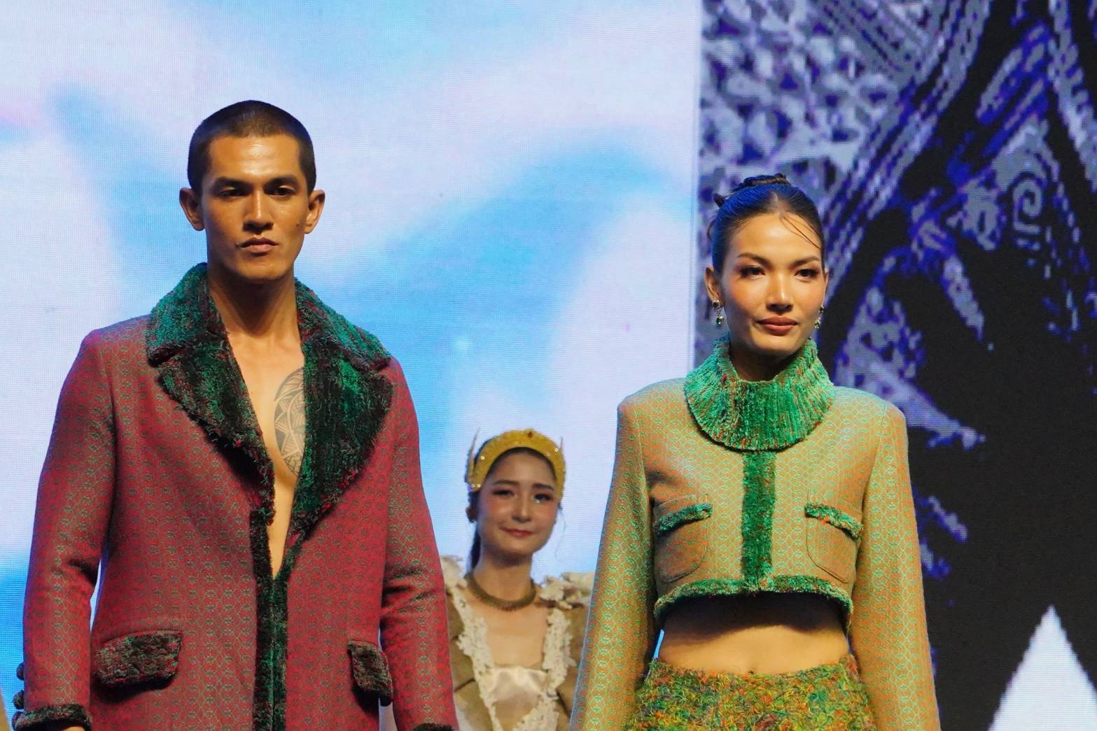 มท.1 เปิดงาน “ศิลปาชีพประทีปไทย OTOP หลอมดวงใจ ด้วยพระบารมี”