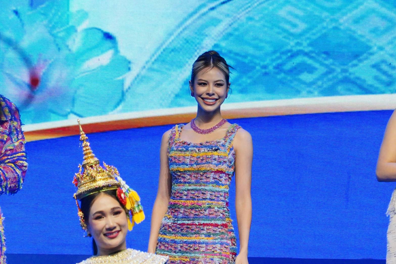มท.1 เปิดงาน “ศิลปาชีพประทีปไทย OTOP หลอมดวงใจ ด้วยพระบารมี”
