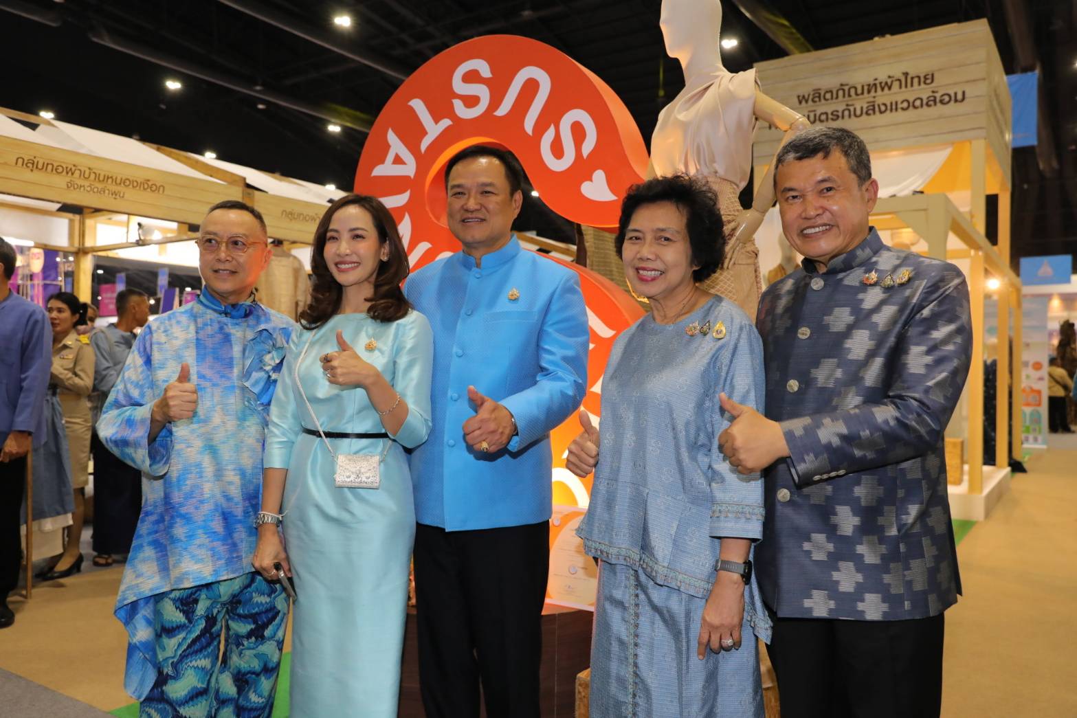 มท.1 เปิดงาน “ศิลปาชีพประทีปไทย OTOP หลอมดวงใจ ด้วยพระบารมี”