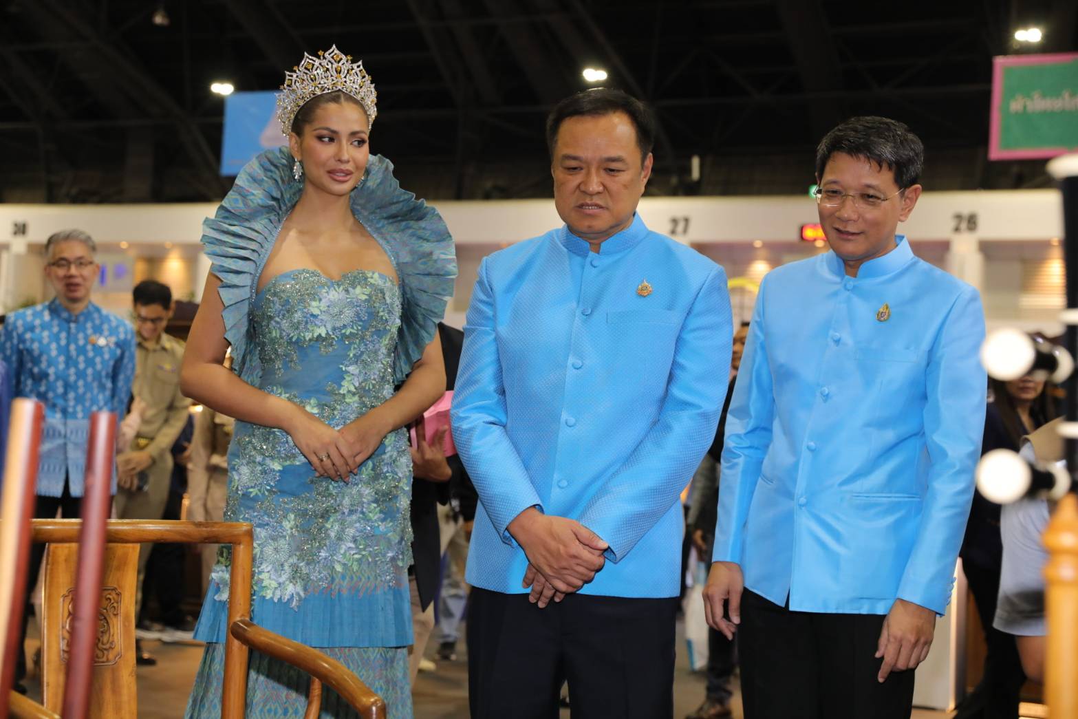 มท.1 เปิดงาน “ศิลปาชีพประทีปไทย OTOP หลอมดวงใจ ด้วยพระบารมี”