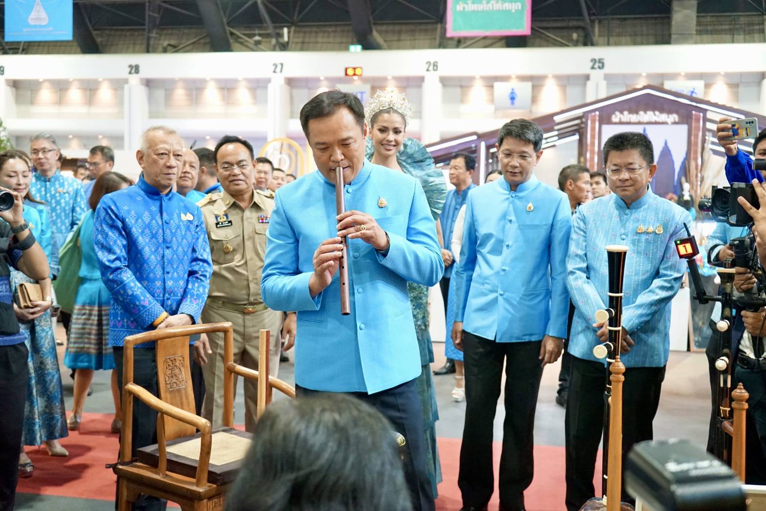 มท.1 เปิดงาน “ศิลปาชีพประทีปไทย OTOP หลอมดวงใจ ด้วยพระบารมี”