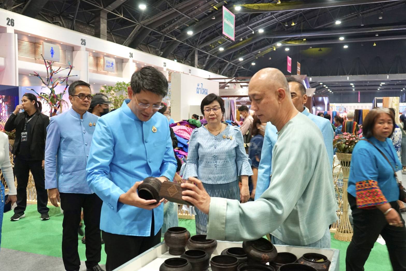 มท.1 เปิดงาน “ศิลปาชีพประทีปไทย OTOP หลอมดวงใจ ด้วยพระบารมี”