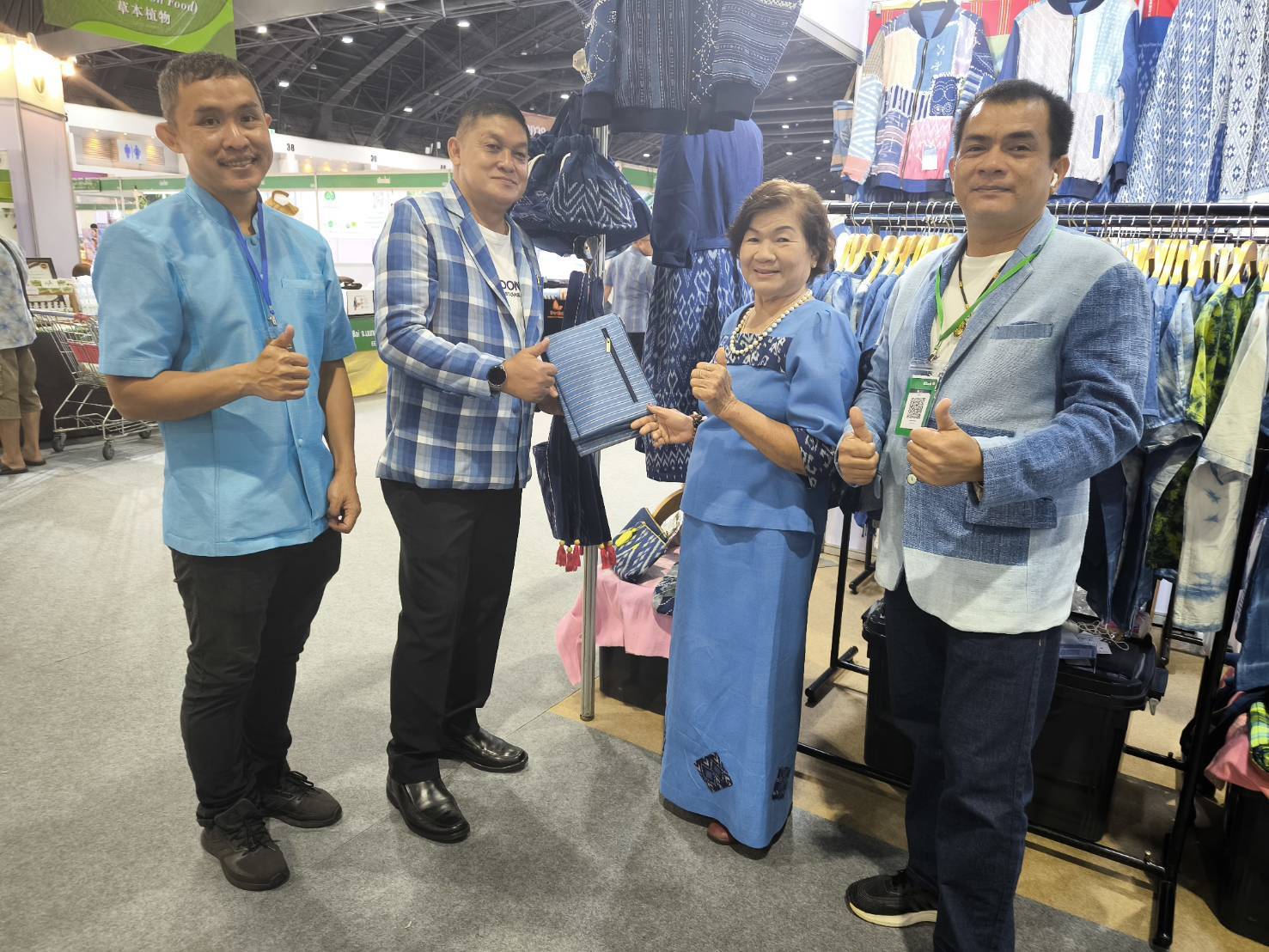 มท.1 เปิดงาน “ศิลปาชีพประทีปไทย OTOP หลอมดวงใจ ด้วยพระบารมี”
