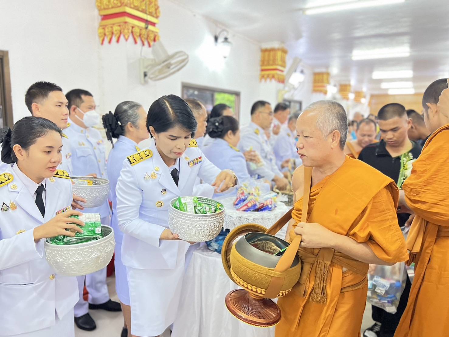 📢พช.สกลนคร : ร่วมพิธีเจริญพระพุทธมนต์และพิธีตักบาตรถวายพระราชกุศล เนื่องในโอกาสวันเฉลิมพระชนมพรรษา สมเด็จพระนางเจ้าสิริกิติ์ พระบรมราชินีนาถ พระบรมราชชนนีพันปีหลวง (12 สิงหาคม 2567 )