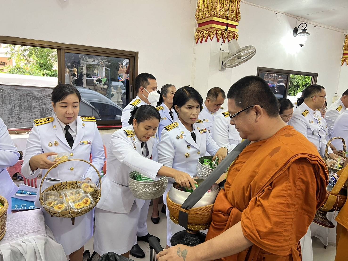 📢พช.สกลนคร : ร่วมพิธีเจริญพระพุทธมนต์และพิธีตักบาตรถวายพระราชกุศล เนื่องในโอกาสวันเฉลิมพระชนมพรรษา สมเด็จพระนางเจ้าสิริกิติ์ พระบรมราชินีนาถ พระบรมราชชนนีพันปีหลวง (12 สิงหาคม 2567 )