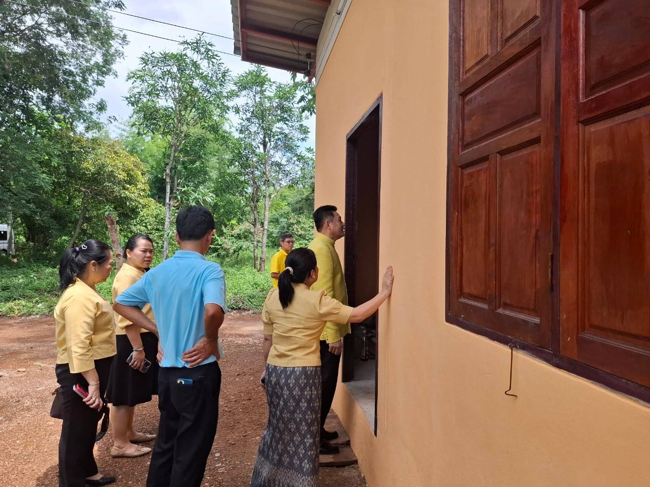 🚨ผู้ตรวจราชการกรมการพัฒนาชุมชน ลงพื้นที่ติดตามสนับสนุนการดำเนินโครงการบ้านห่วงใยจากใจ GLO ประจำปี 2566 ในพื้นที่จังหวัดสกลนคร”
