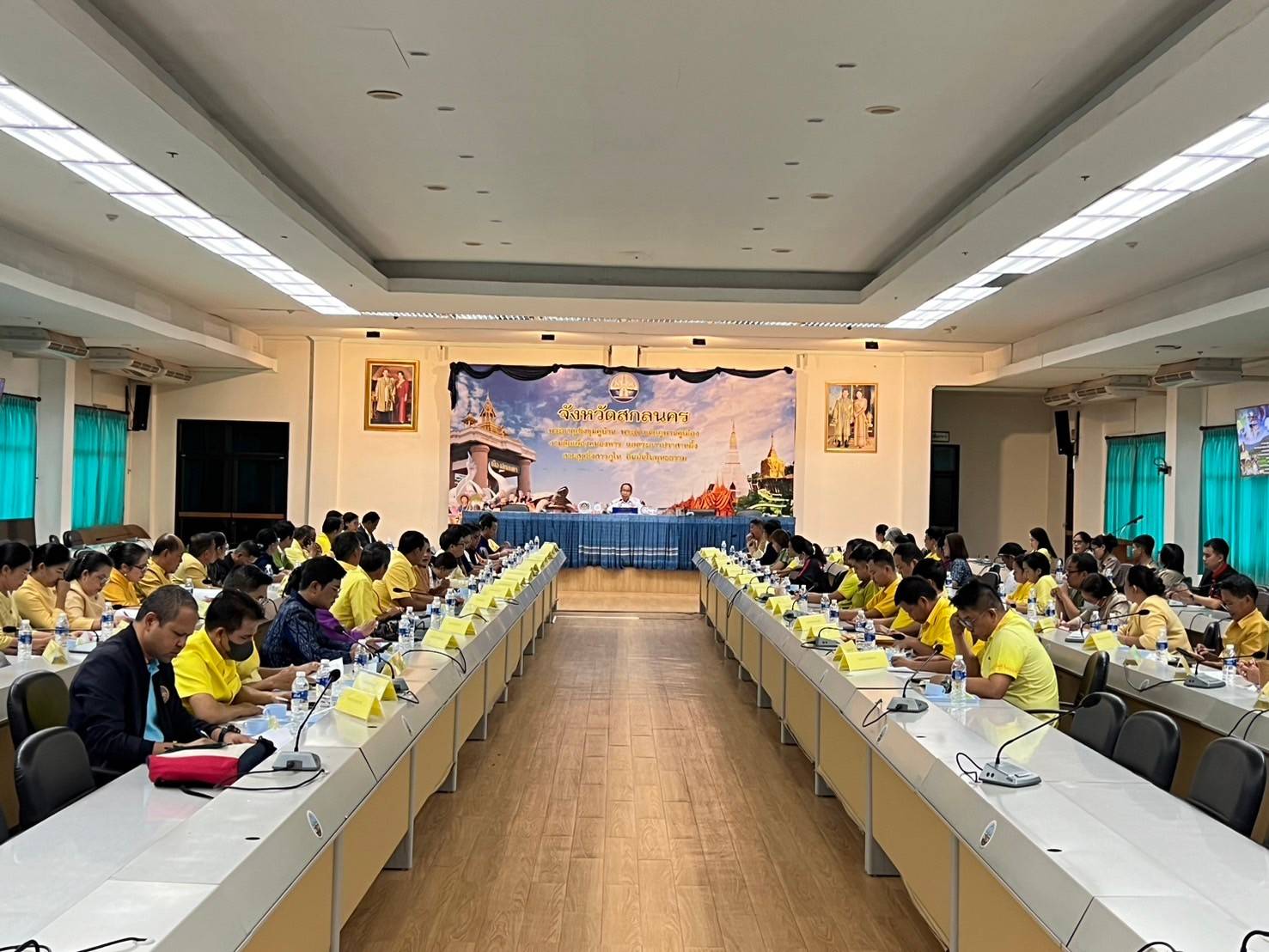 จังหวัดสกลนครประชุมขับเคลื่อน “เพิ่มรายได้ ลดรายจ่าย ขยายโอกาส”