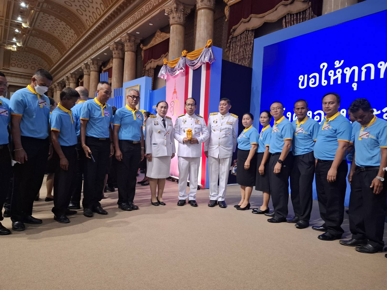 🤴👸พระบาทสมเด็จพระเจ้าอยู่หัว และสมเด็จพระนางเจ้า ฯ พระบรมราชินี เสด็จพระราชดำเนินไปทรงเป็นองค์ประธาน งานมหกรรมกองทุนแม่ของแผ่นดิน ประจำปี 2567🤴👸