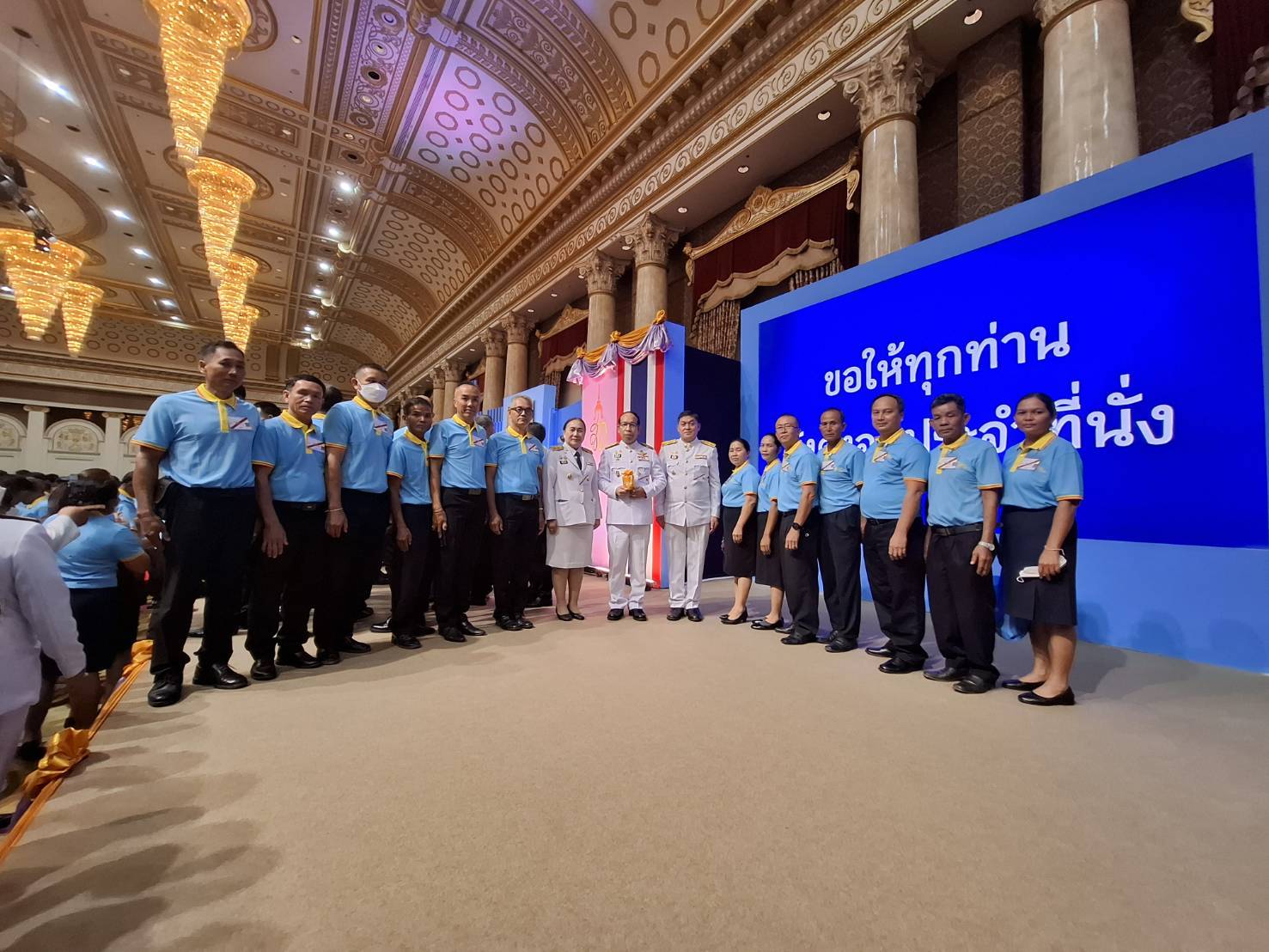 🤴👸พระบาทสมเด็จพระเจ้าอยู่หัว และสมเด็จพระนางเจ้า ฯ พระบรมราชินี เสด็จพระราชดำเนินไปทรงเป็นองค์ประธาน งานมหกรรมกองทุนแม่ของแผ่นดิน ประจำปี 2567🤴👸