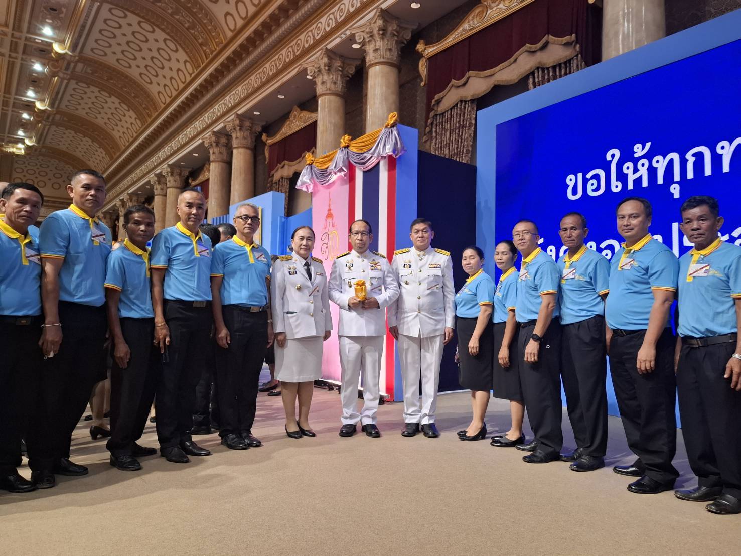 🤴👸พระบาทสมเด็จพระเจ้าอยู่หัว และสมเด็จพระนางเจ้า ฯ พระบรมราชินี เสด็จพระราชดำเนินไปทรงเป็นองค์ประธาน งานมหกรรมกองทุนแม่ของแผ่นดิน ประจำปี 2567🤴👸