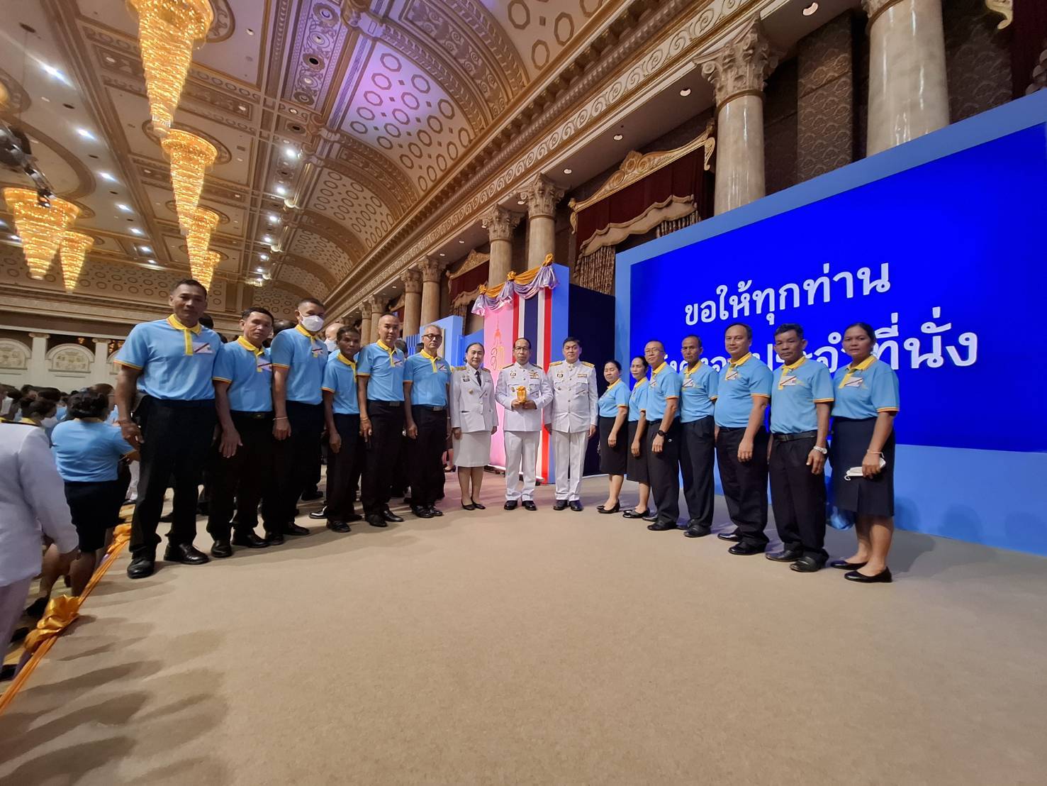 🤴👸พระบาทสมเด็จพระเจ้าอยู่หัว และสมเด็จพระนางเจ้า ฯ พระบรมราชินี เสด็จพระราชดำเนินไปทรงเป็นองค์ประธาน งานมหกรรมกองทุนแม่ของแผ่นดิน ประจำปี 2567🤴👸