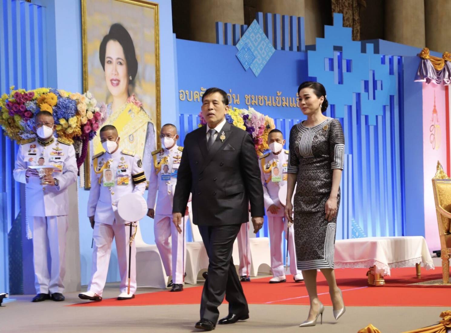 🤴👸พระบาทสมเด็จพระเจ้าอยู่หัว และสมเด็จพระนางเจ้า ฯ พระบรมราชินี เสด็จพระราชดำเนินไปทรงเป็นองค์ประธาน งานมหกรรมกองทุนแม่ของแผ่นดิน ประจำปี 2567🤴👸
