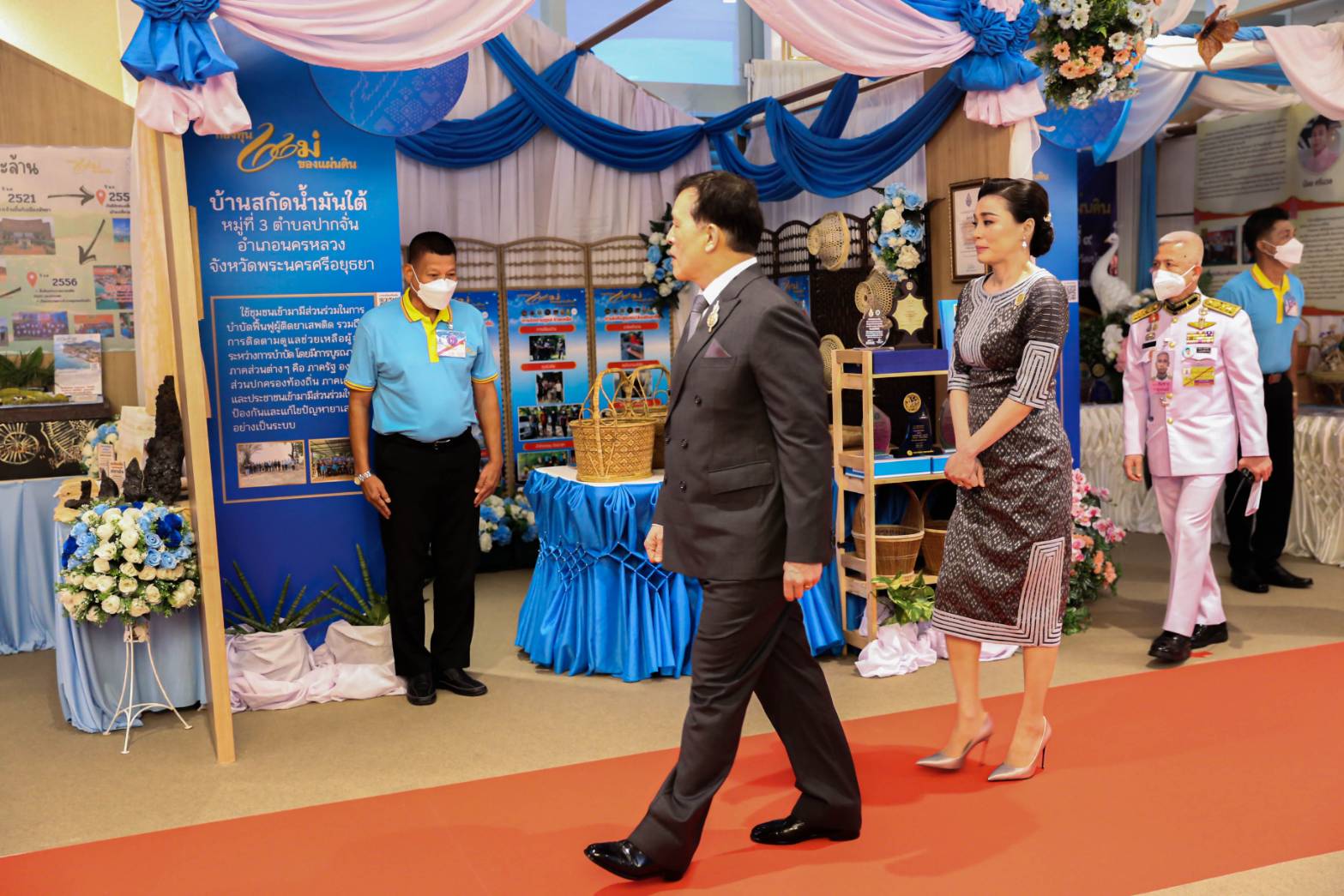 🤴👸พระบาทสมเด็จพระเจ้าอยู่หัว และสมเด็จพระนางเจ้า ฯ พระบรมราชินี เสด็จพระราชดำเนินไปทรงเป็นองค์ประธาน งานมหกรรมกองทุนแม่ของแผ่นดิน ประจำปี 2567🤴👸