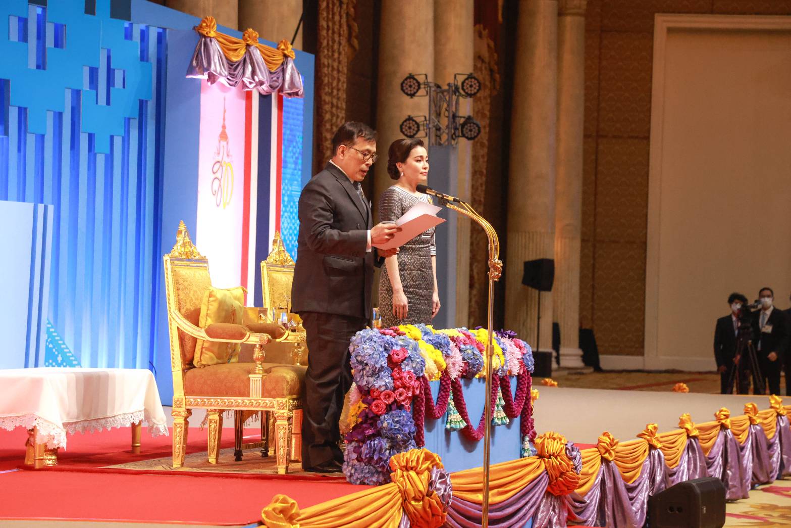 🤴👸พระบาทสมเด็จพระเจ้าอยู่หัว และสมเด็จพระนางเจ้า ฯ พระบรมราชินี เสด็จพระราชดำเนินไปทรงเป็นองค์ประธาน งานมหกรรมกองทุนแม่ของแผ่นดิน ประจำปี 2567🤴👸