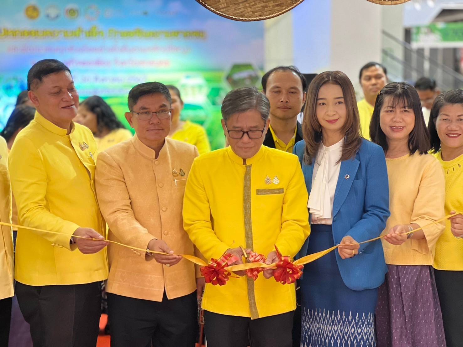 📢จังหวัดสกลนคร : จัดมหกรรมความสำเร็จการขจัดความยากจนและพัฒนาคนทุกช่วงวัยอย่างยั่งยืน ตามหลักปรัชญาของเศรษฐกิจพอเพียง จังหวัดสกลนคร ประจำปี 2567