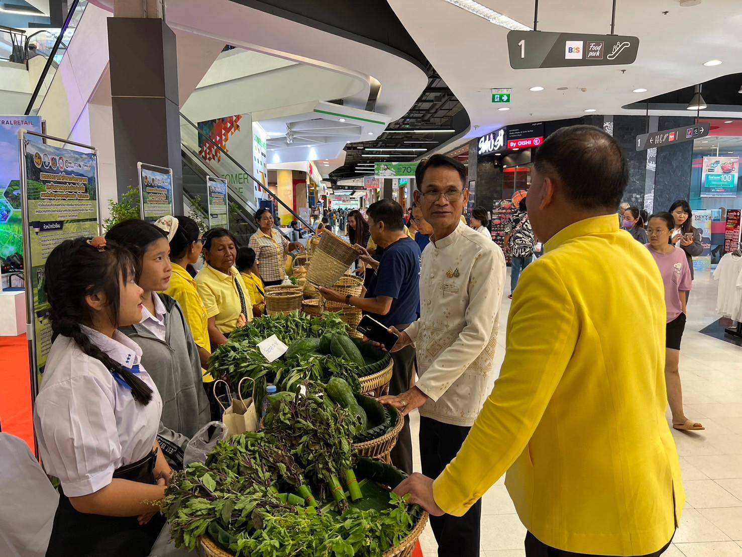 📢จังหวัดสกลนคร : จัดมหกรรมความสำเร็จการขจัดความยากจนและพัฒนาคนทุกช่วงวัยอย่างยั่งยืน ตามหลักปรัชญาของเศรษฐกิจพอเพียง จังหวัดสกลนคร ประจำปี 2567