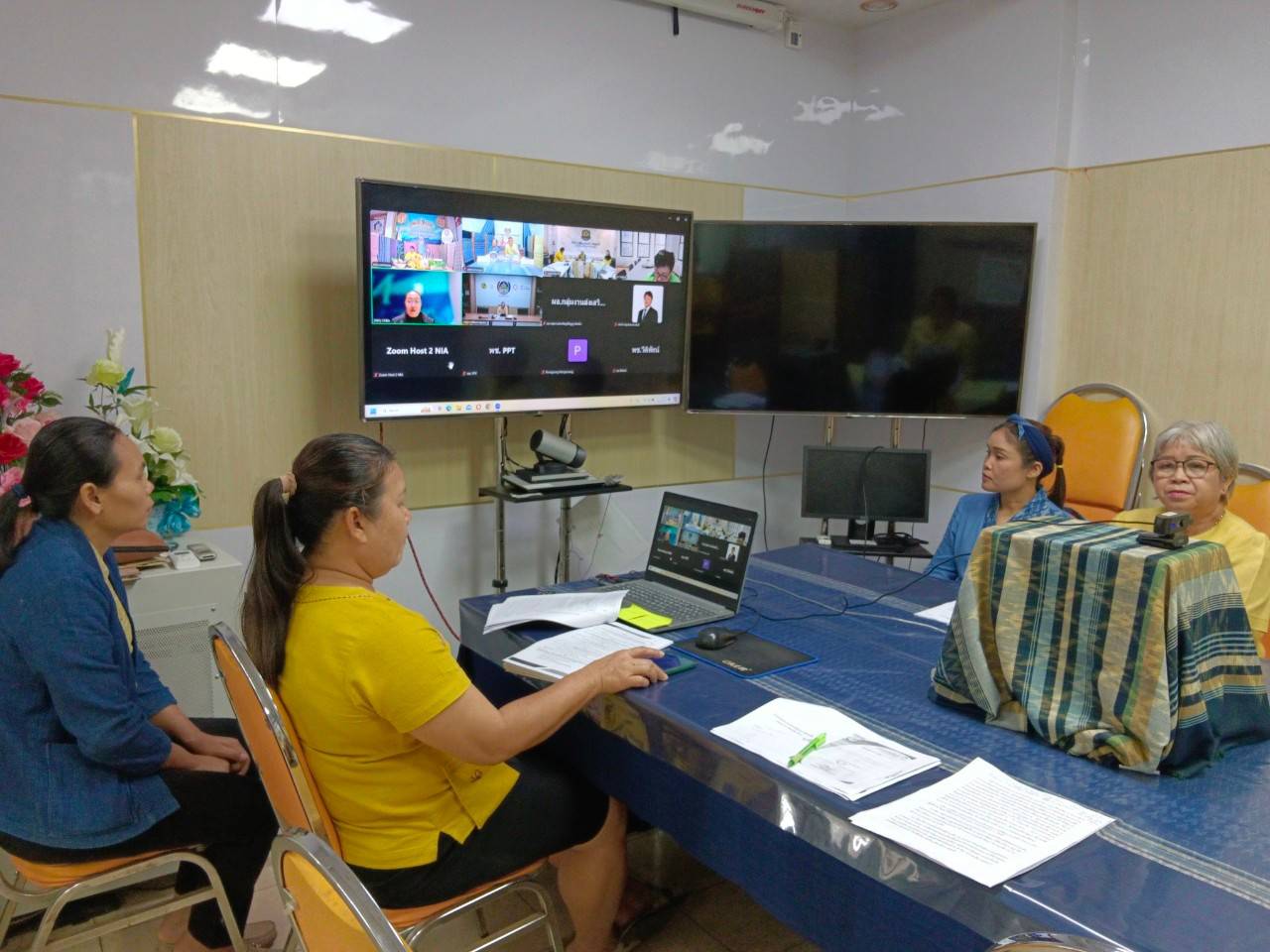 พช.สกลนคร ร่วมสนับสนุนการนำเสนอผลงานเข้าร่วมประกวดรางวัลนวัตกรรมแห่งชาติ ด้านองค์กรนวัตกรรม ประจำปี 2567 ผ่านระบบ Zoom Cloud Meeting