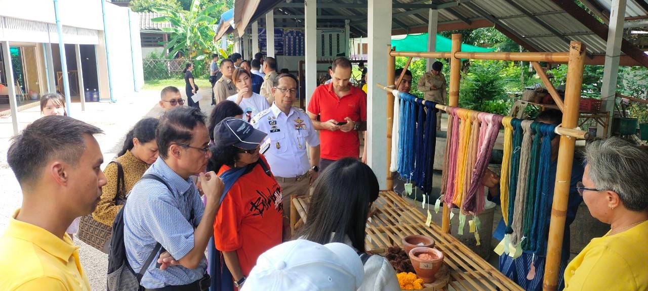 จังหวัดสกลนคร : ต้อนรับคณะทูตและผู้สื่อข่าวต่างประเทศประจำประเทศไทย ณ วิชชาลัยดอนกอยวิถีแห่งการพัฒนาที่ยังยืน