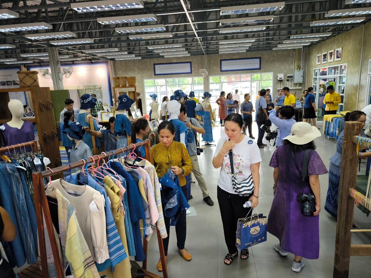 จังหวัดสกลนคร : ต้อนรับคณะทูตและผู้สื่อข่าวต่างประเทศประจำประเทศไทย ณ วิชชาลัยดอนกอยวิถีแห่งการพัฒนาที่ยังยืน
