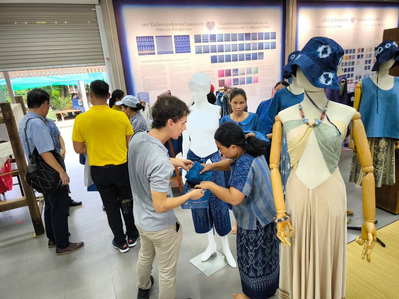 จังหวัดสกลนคร : ต้อนรับคณะทูตและผู้สื่อข่าวต่างประเทศประจำประเทศไทย ณ วิชชาลัยดอนกอยวิถีแห่งการพัฒนาที่ยังยืน