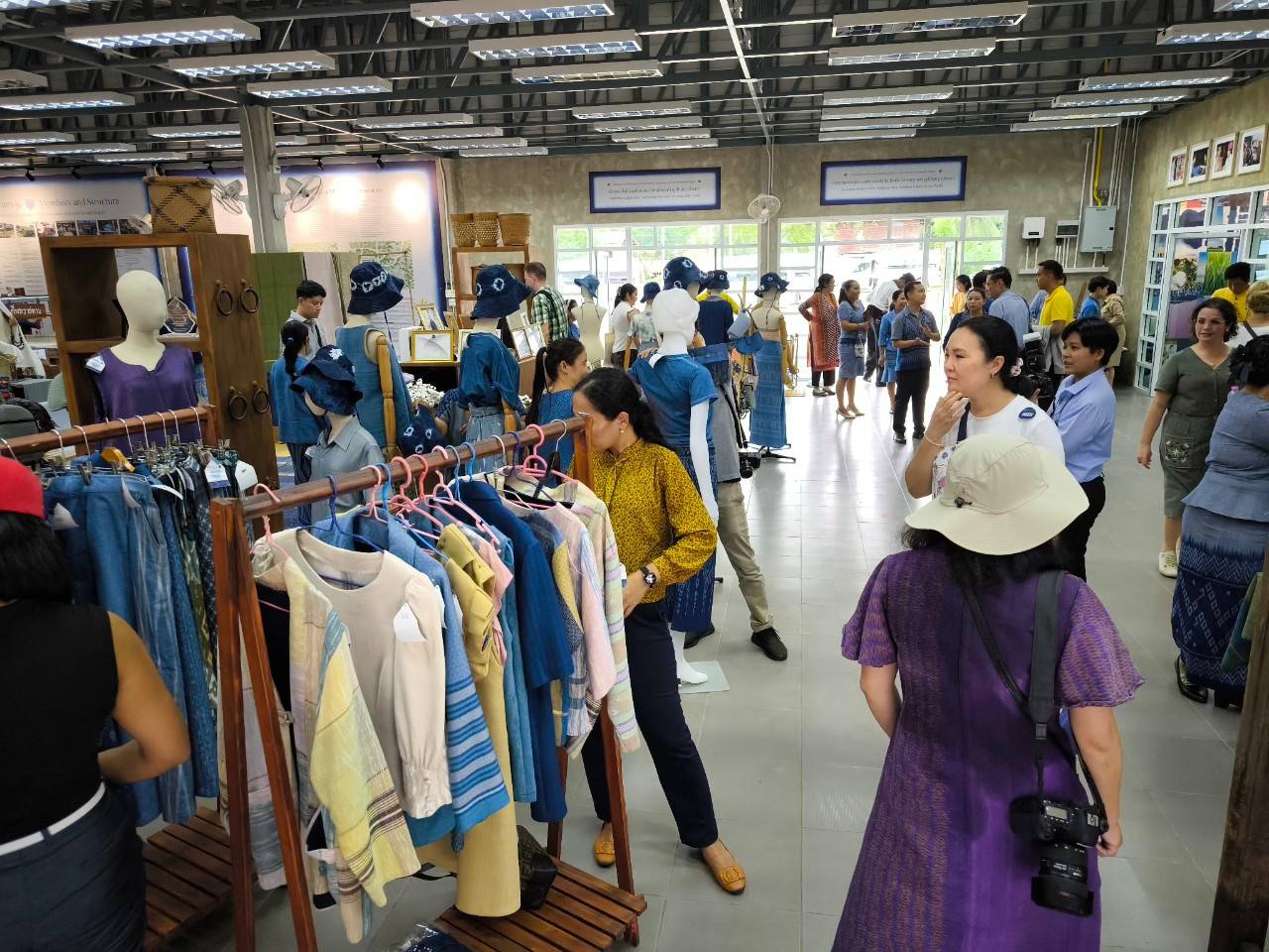 จังหวัดสกลนคร : ต้อนรับคณะทูตและผู้สื่อข่าวต่างประเทศประจำประเทศไทย ณ วิชชาลัยดอนกอยวิถีแห่งการพัฒนาที่ยังยืน