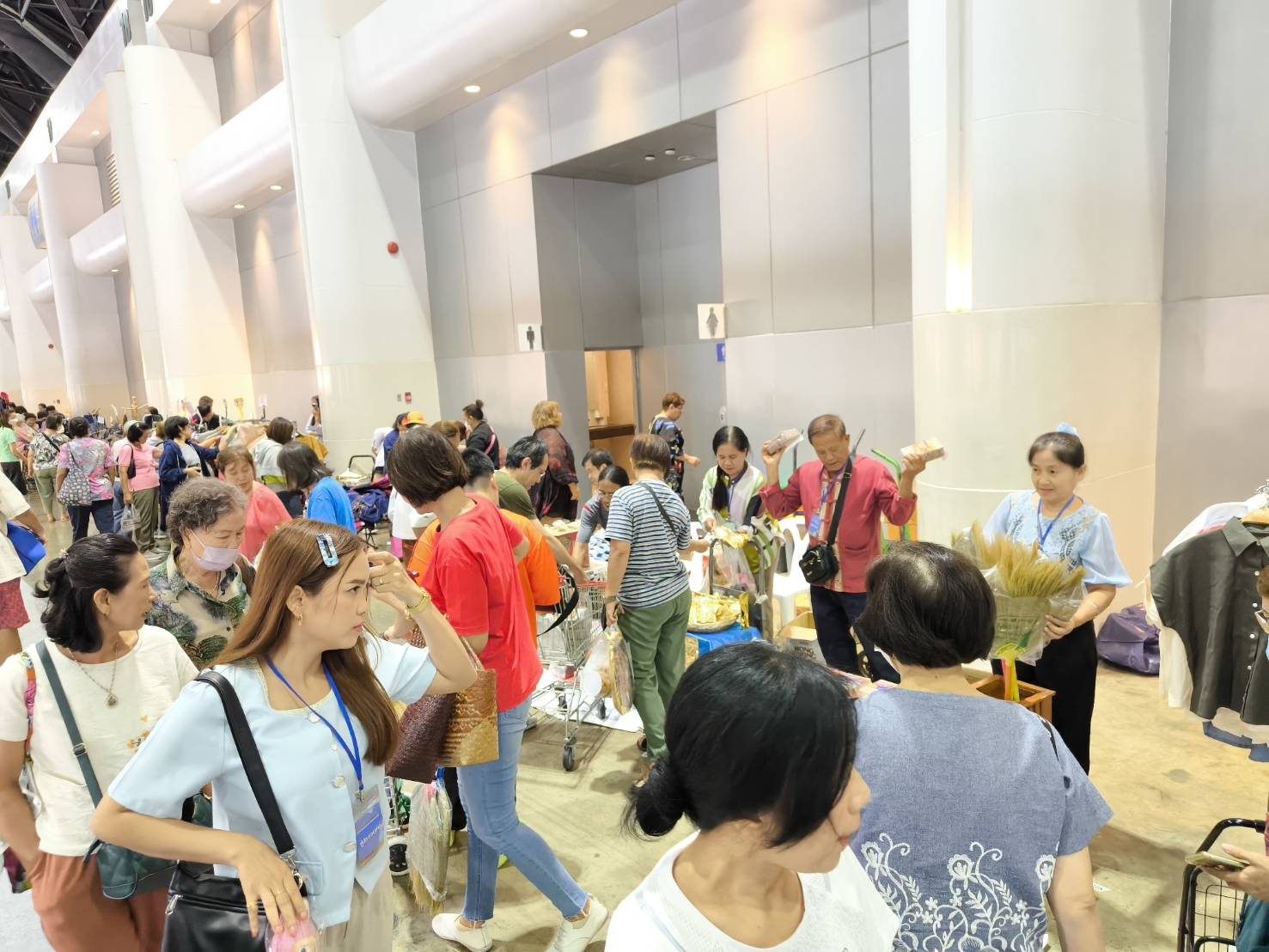 📢 ยกมาทั้งจังหวัด พช.สกลนคร ขอเชิญชวนทุกท่าน อุดหนุนสินค้าไทย ในงาน“ศิลปาชีพประทีปไทย OTOP หลอมดวงใจ ด้วยพระบารมี” ระหว่างวันที่ 10 – 18 สิงหาคม 2567 ณ อาคารชาเลนเจอร์ฮอลล์ 1 – 3 ศูนย์แสดงสินค้าและการประชุมอิมแพ็ค เมืองทองธานี