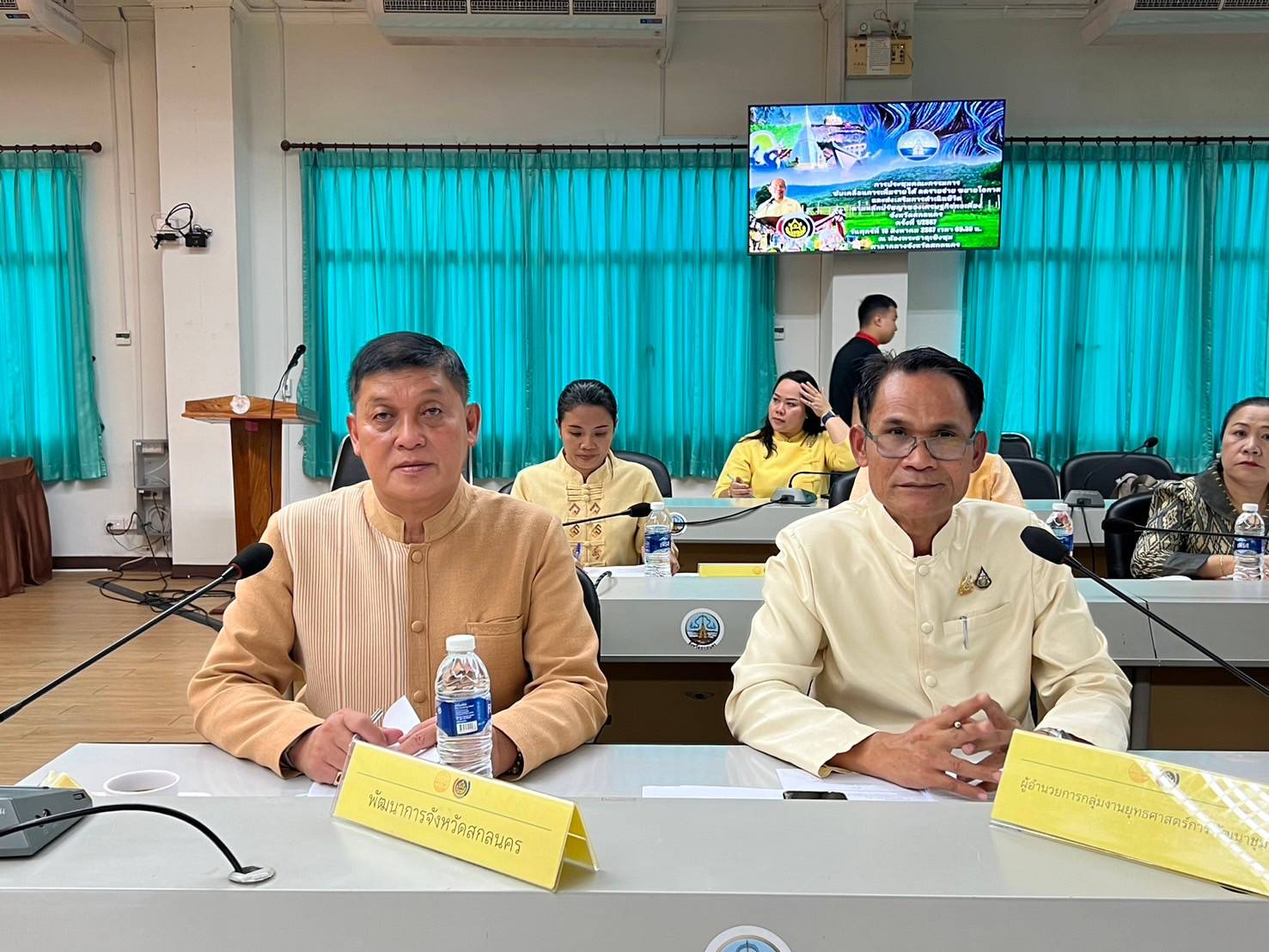 จังหวัดสกลนครประชุมขับเคลื่อน “เพิ่มรายได้ ลดรายจ่าย ขยายโอกาส”