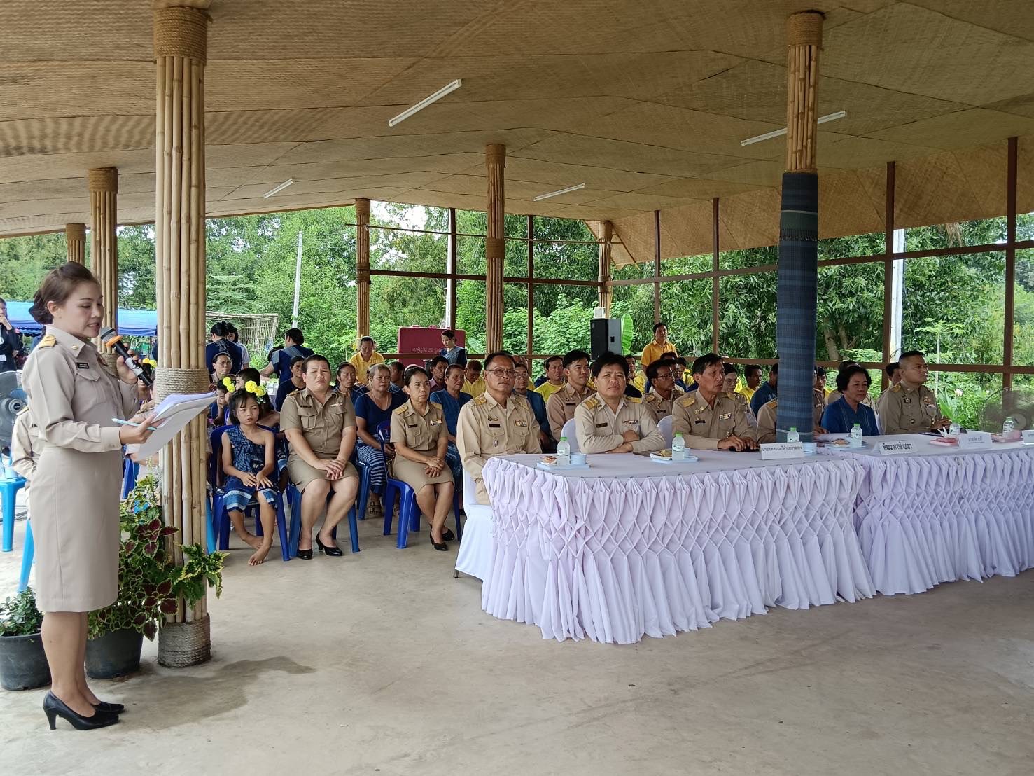 พช.สกลนคร ร่วมรับการตรวจราชการของผู้ตรวจราชการสำนักนายกรัฐมนตรี เขตตรวจราชการที่ 11 ณ ศูนย์เรียนรู้ผ้าย้อมครามบ้านดอนกอย “วิชชาลัยดอนกอย วิถีแห่งการพัฒนาที่ยั่งยืน”