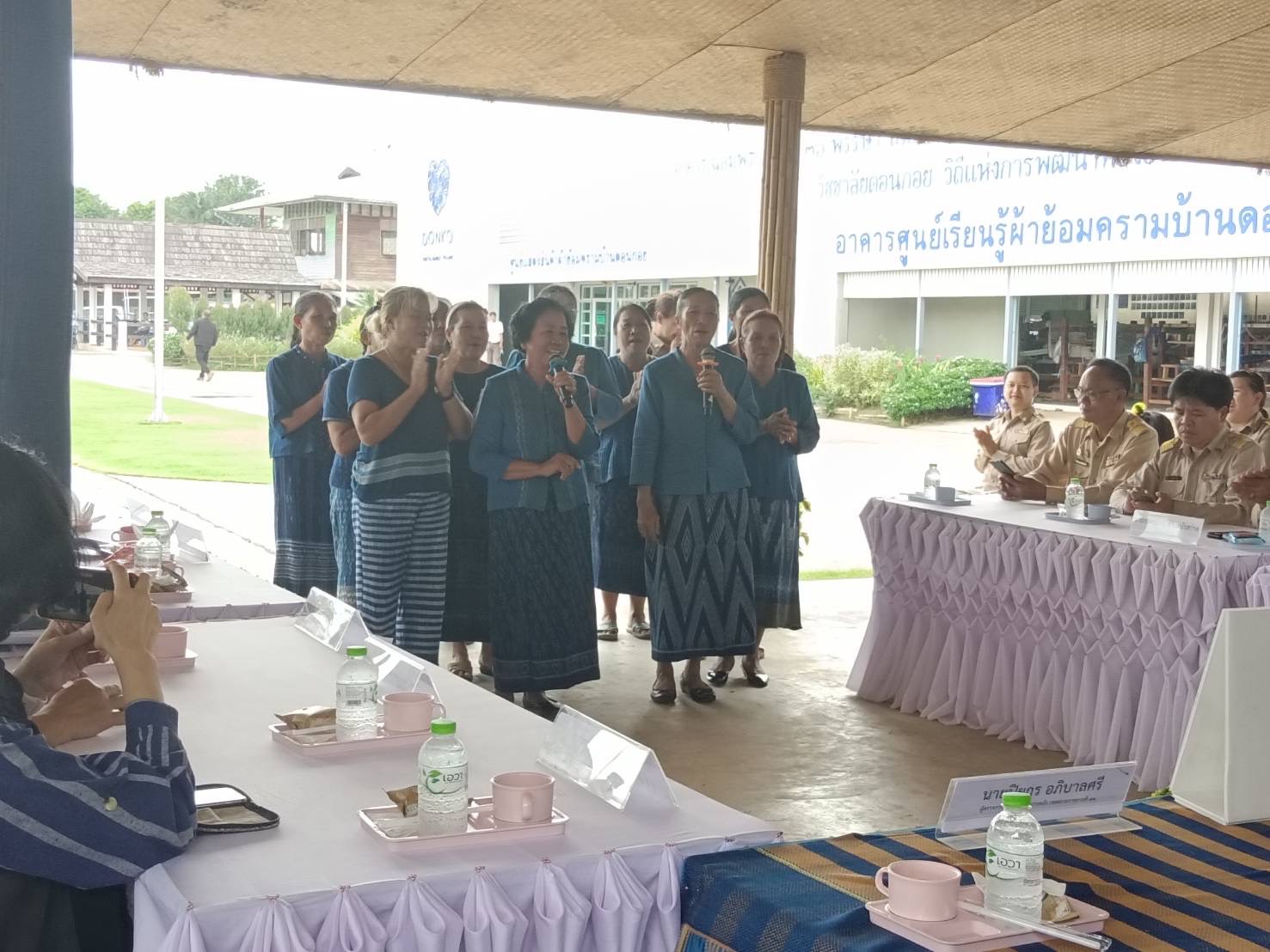 พช.สกลนคร ร่วมรับการตรวจราชการของผู้ตรวจราชการสำนักนายกรัฐมนตรี เขตตรวจราชการที่ 11 ณ ศูนย์เรียนรู้ผ้าย้อมครามบ้านดอนกอย “วิชชาลัยดอนกอย วิถีแห่งการพัฒนาที่ยั่งยืน”