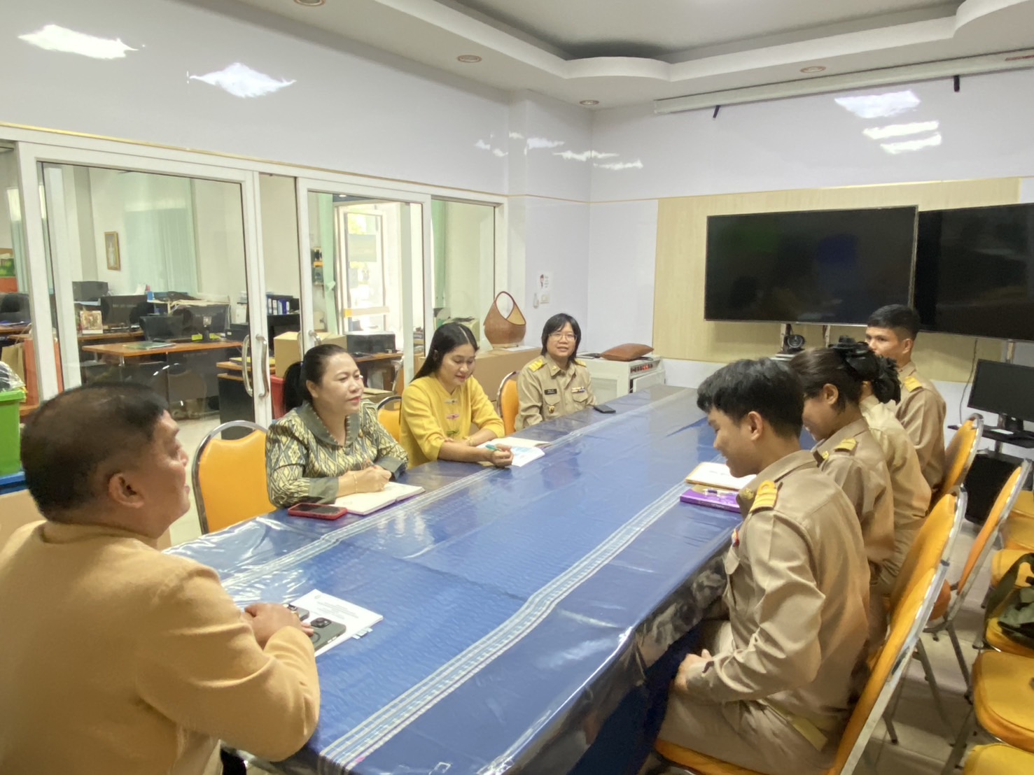🏠พช.สกลนคร : รับรายงานตัวข้าราชการย้ายมาปฏิบัติราช ณ จังหวัดสกลนคร