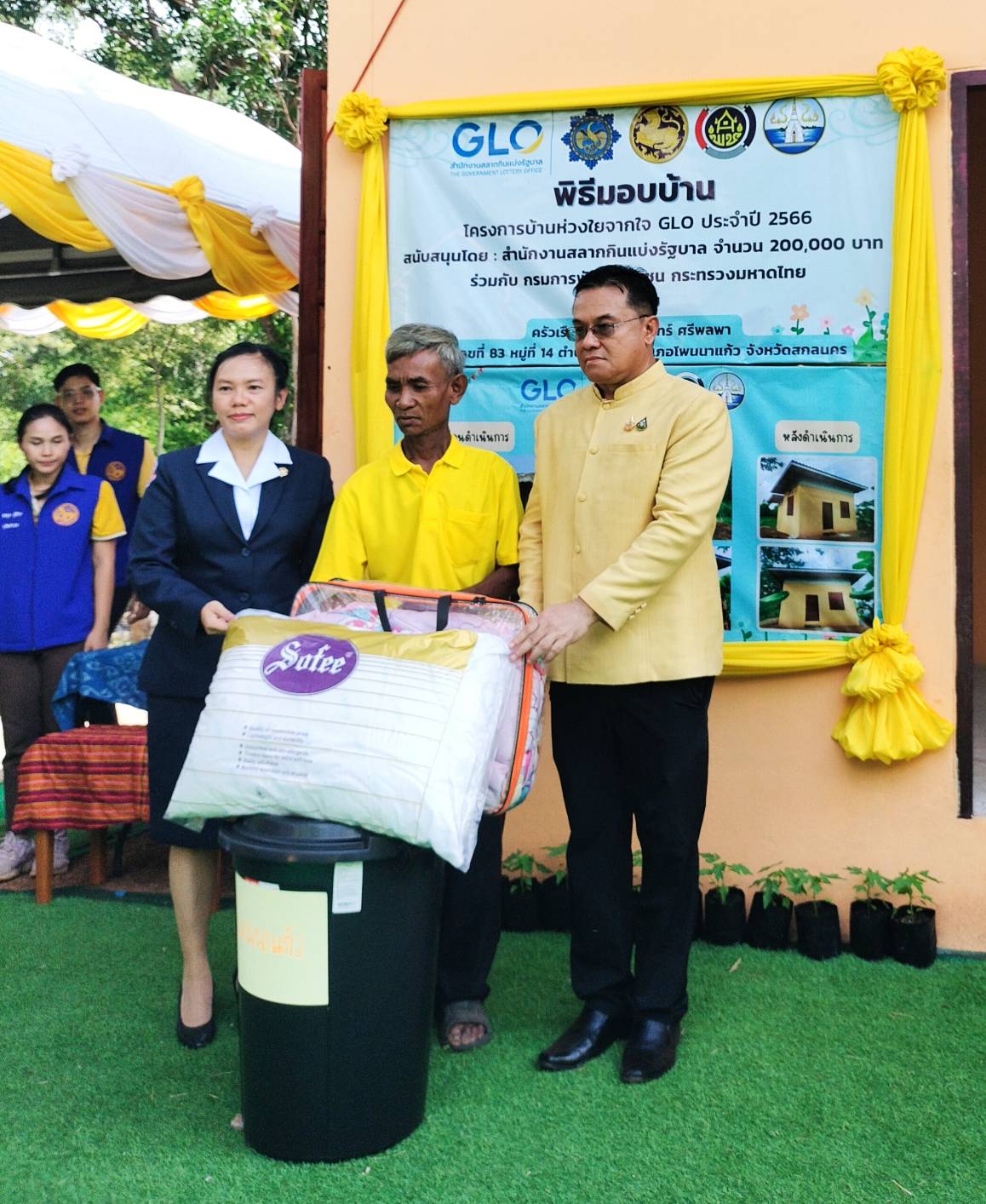 📢ผู้ว่าราชการจังหวัดสกลนคร มอบบ้านห่วงใยจากใจ GLO ตามโครงการบ้านห่วงใยจากใจ GLO ประจำปี 2566