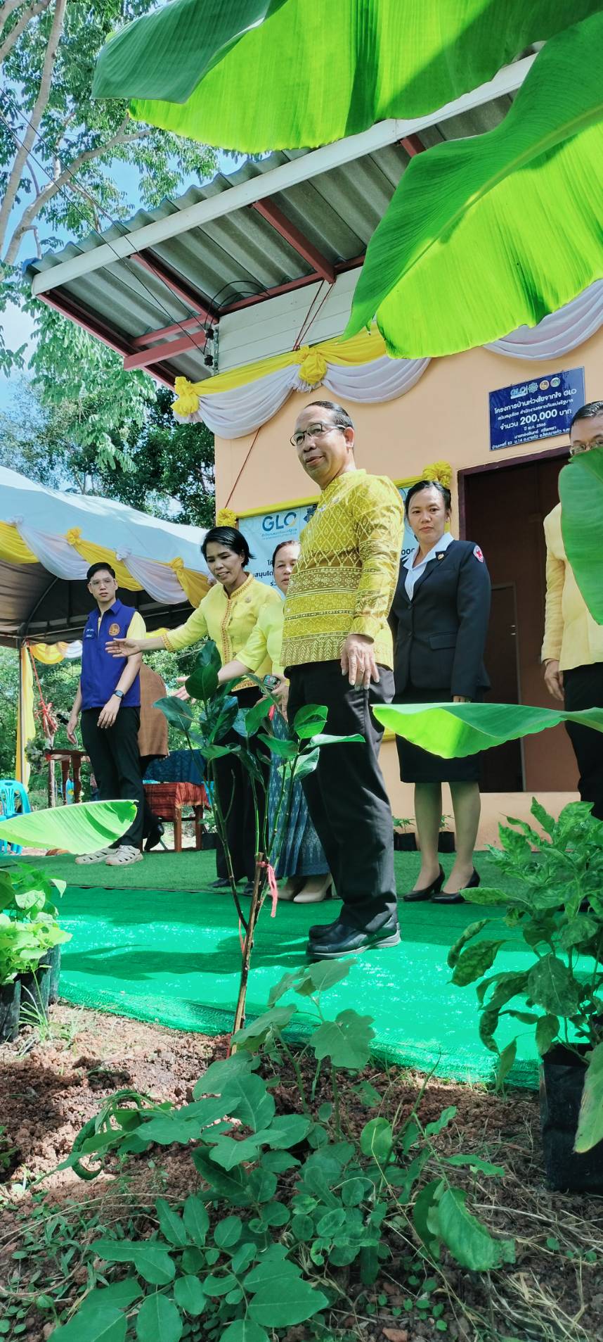 📢ผู้ว่าราชการจังหวัดสกลนคร มอบบ้านห่วงใยจากใจ GLO ตามโครงการบ้านห่วงใยจากใจ GLO ประจำปี 2566