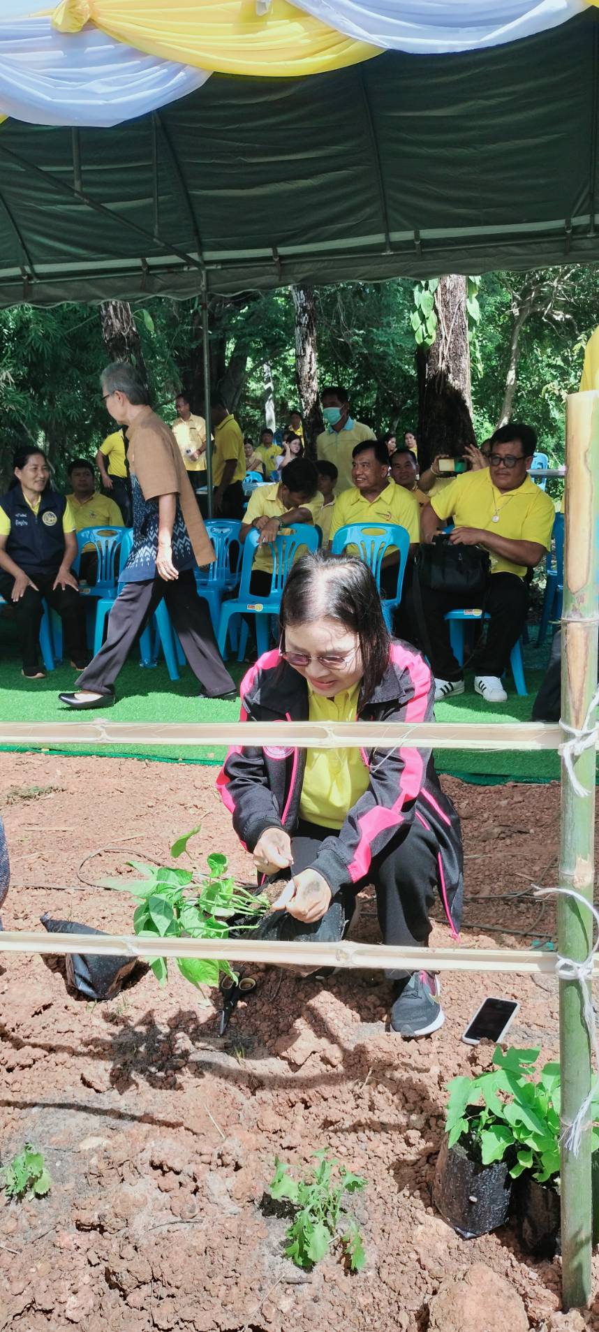 📢ผู้ว่าราชการจังหวัดสกลนคร มอบบ้านห่วงใยจากใจ GLO ตามโครงการบ้านห่วงใยจากใจ GLO ประจำปี 2566