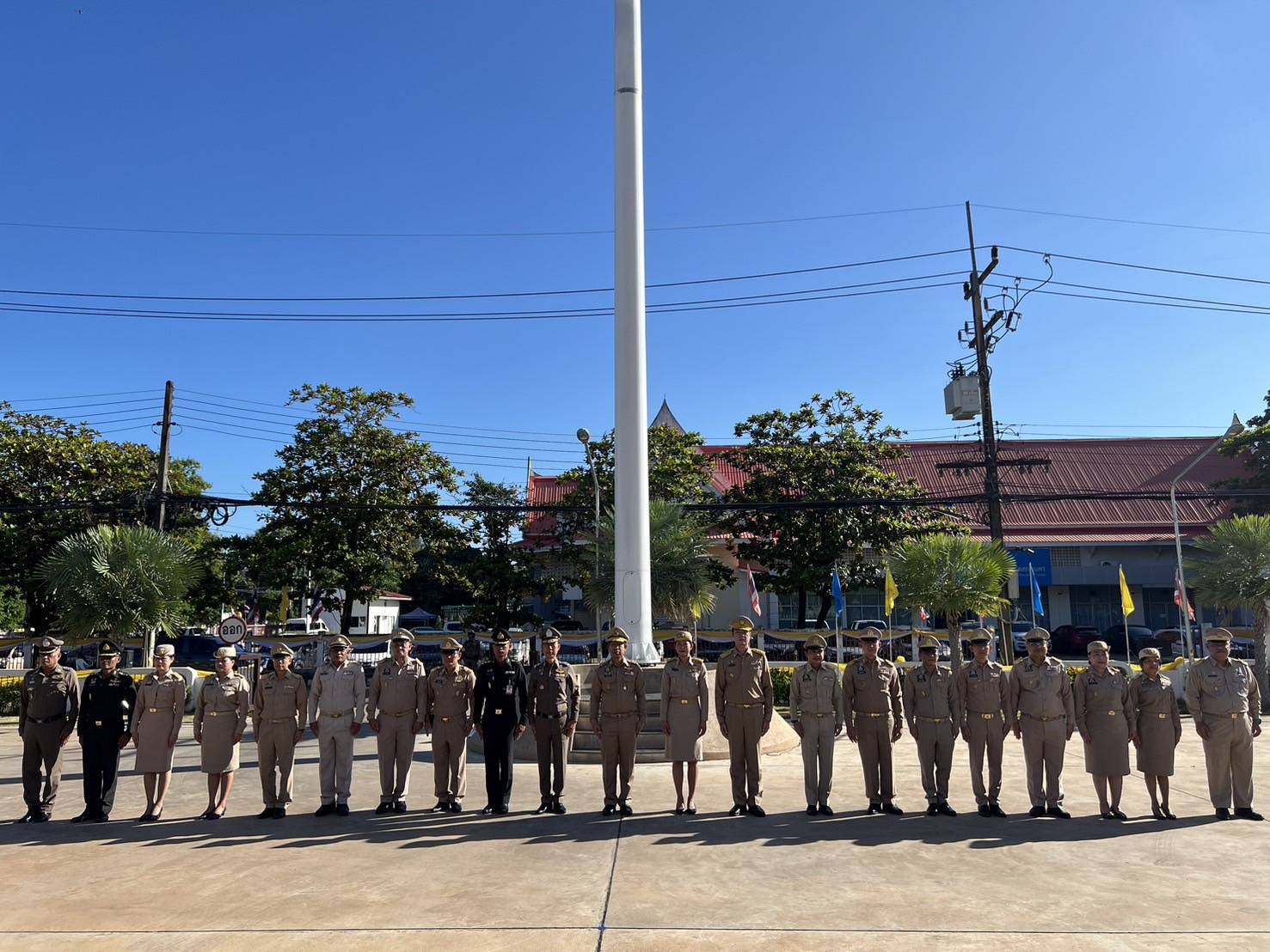 🇹🇭๒๘ กันยายน วันพระราชทานธงชาติไทย จังหวัดสกลนคร จัดกิจกรรมเคารพธงชาติและร้องเพลงชาติไทย เนื่องใน “วันพระราชทานธงชาติไทย” ประจำปี ๒๕๖๗🇹🇭