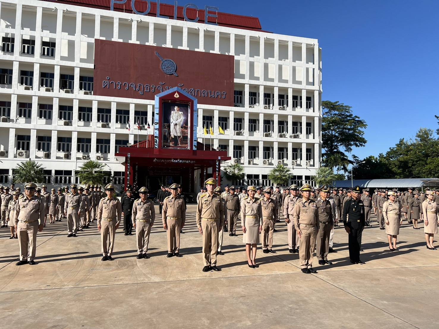 🇹🇭๒๘ กันยายน วันพระราชทานธงชาติไทย จังหวัดสกลนคร จัดกิจกรรมเคารพธงชาติและร้องเพลงชาติไทย เนื่องใน “วันพระราชทานธงชาติไทย” ประจำปี ๒๕๖๗🇹🇭