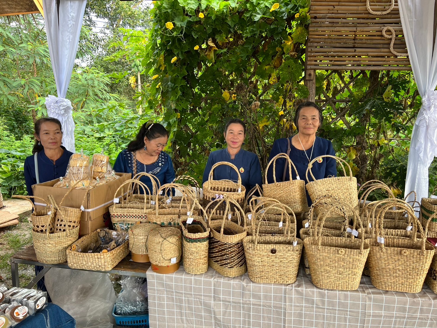 📣จังหวัดสกลนครจัดพิธีถวายราชสักการะและน้อมสำนึกในพระมหากรุณาธิคุณสมเด็จพระเจ้าลูกเธอเจ้าฟ้าสิริวัณณวรีนารีรัตนราชกัญญา และสัมมนาแลกเปลี่ยนเรียนรู้และประชาสัมพันธ์เกี่ยวกับผลิตภัณฑ์ประเภทผ้าของกลุ่มจังหวัดภาคตะวันออกเฉียงเหนือ ตอนบน ๒ (กลุ่มจังหวัดสนุก)