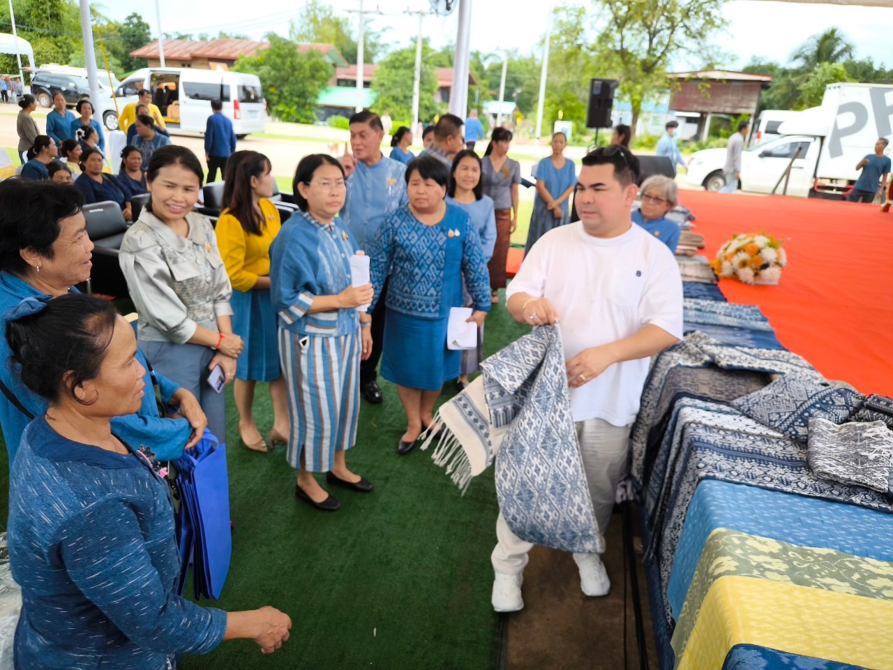 📣จังหวัดสกลนครจัดพิธีถวายราชสักการะและน้อมสำนึกในพระมหากรุณาธิคุณสมเด็จพระเจ้าลูกเธอเจ้าฟ้าสิริวัณณวรีนารีรัตนราชกัญญา และสัมมนาแลกเปลี่ยนเรียนรู้และประชาสัมพันธ์เกี่ยวกับผลิตภัณฑ์ประเภทผ้าของกลุ่มจังหวัดภาคตะวันออกเฉียงเหนือ ตอนบน ๒ (กลุ่มจังหวัดสนุก)