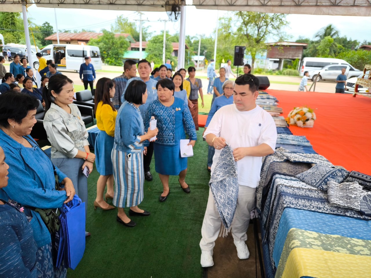 📣จังหวัดสกลนครจัดพิธีถวายราชสักการะและน้อมสำนึกในพระมหากรุณาธิคุณสมเด็จพระเจ้าลูกเธอเจ้าฟ้าสิริวัณณวรีนารีรัตนราชกัญญา และสัมมนาแลกเปลี่ยนเรียนรู้และประชาสัมพันธ์เกี่ยวกับผลิตภัณฑ์ประเภทผ้าของกลุ่มจังหวัดภาคตะวันออกเฉียงเหนือ ตอนบน ๒ (กลุ่มจังหวัดสนุก)