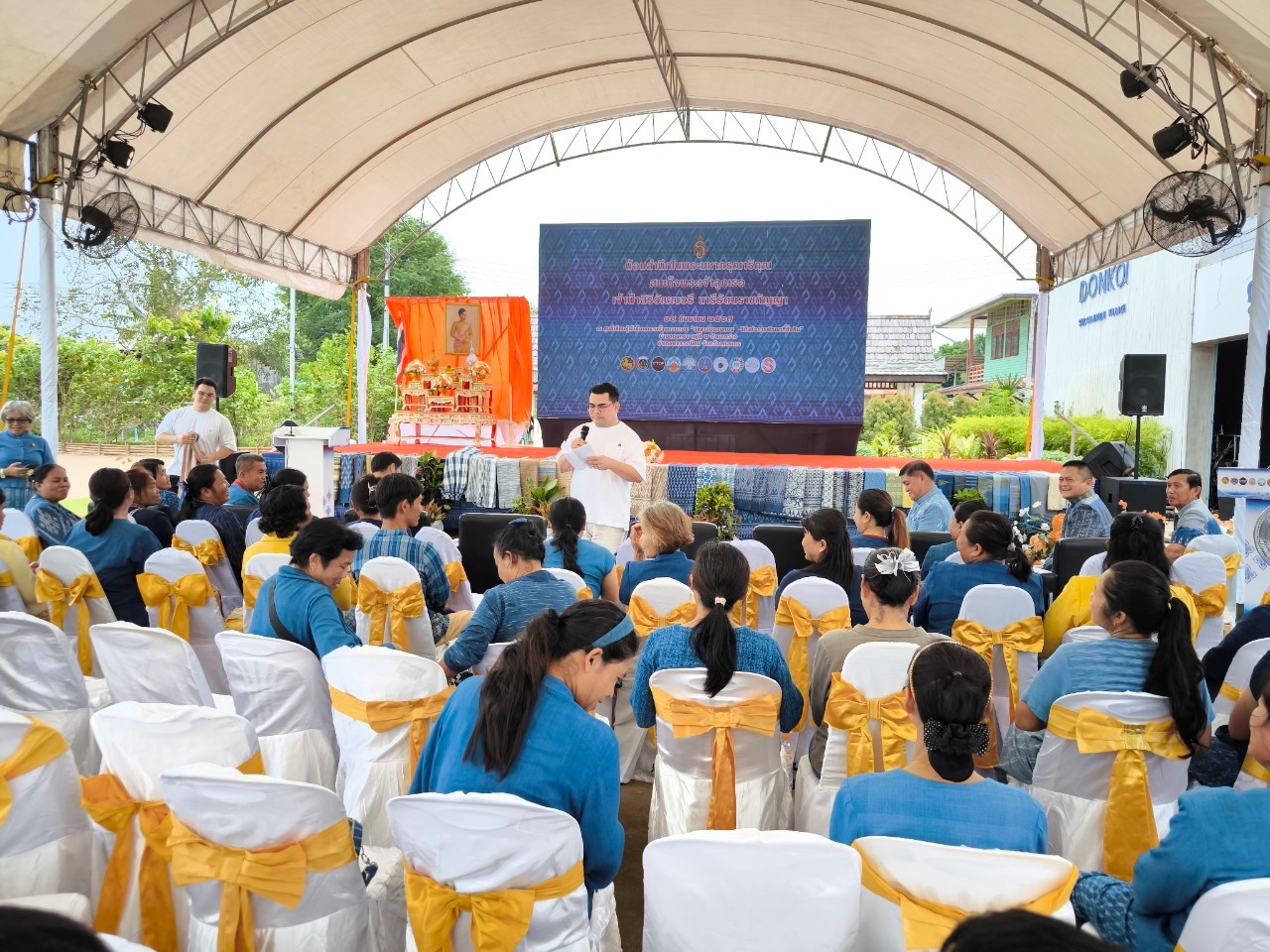 📣จังหวัดสกลนครจัดพิธีถวายราชสักการะและน้อมสำนึกในพระมหากรุณาธิคุณสมเด็จพระเจ้าลูกเธอเจ้าฟ้าสิริวัณณวรีนารีรัตนราชกัญญา และสัมมนาแลกเปลี่ยนเรียนรู้และประชาสัมพันธ์เกี่ยวกับผลิตภัณฑ์ประเภทผ้าของกลุ่มจังหวัดภาคตะวันออกเฉียงเหนือ ตอนบน ๒ (กลุ่มจังหวัดสนุก)