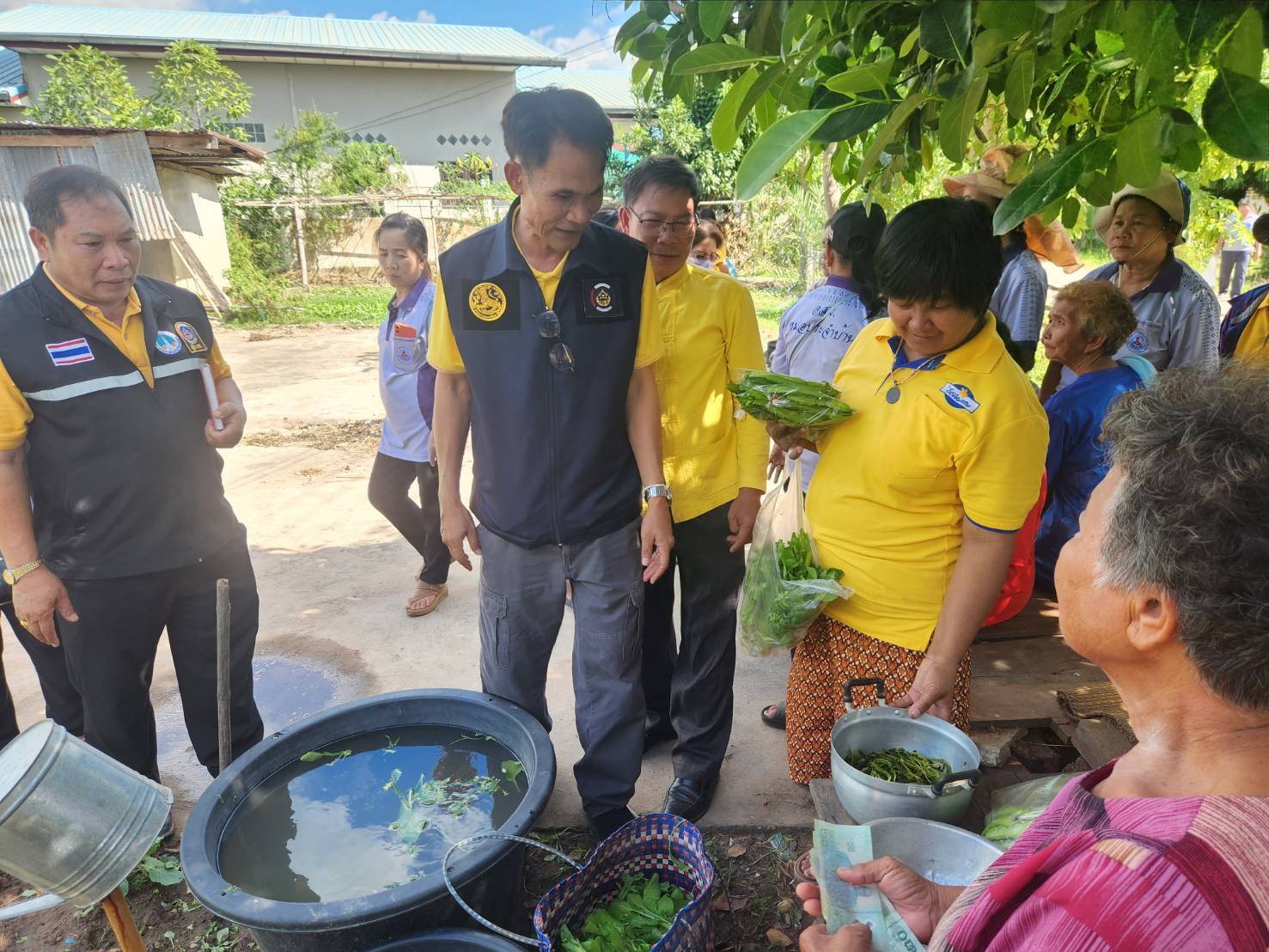 📢จังหวัดสกลนคร โดยสำนักงานพัฒนาชุมชนจังหวัดสกลนคร ลงพื้นที่อำเภอวาริชภูมิ ร่วมขับเคลื่อนกิจกรรมการเพิ่มรายได้ ลดรายจ่าย ขยายโอกาส และส่งเสริมการดำเนินชีวิตตามแนวทางปรัชญาของเศรษฐกิจพอเพียง ตามนโยบายผู้ว่าราชการจังหวัดสกลนคร