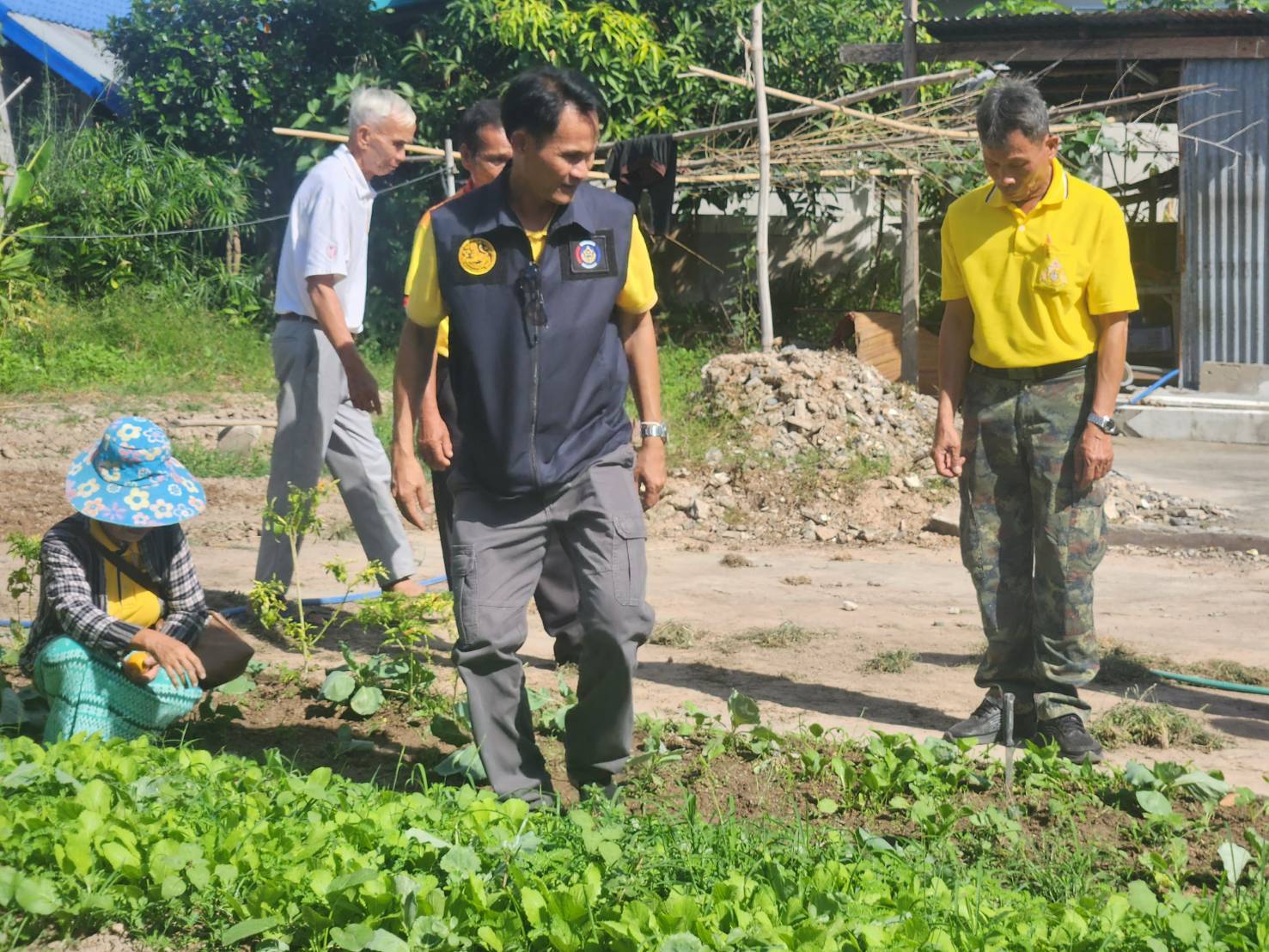 📢จังหวัดสกลนคร โดยสำนักงานพัฒนาชุมชนจังหวัดสกลนคร ลงพื้นที่อำเภอวาริชภูมิ ร่วมขับเคลื่อนกิจกรรมการเพิ่มรายได้ ลดรายจ่าย ขยายโอกาส และส่งเสริมการดำเนินชีวิตตามแนวทางปรัชญาของเศรษฐกิจพอเพียง ตามนโยบายผู้ว่าราชการจังหวัดสกลนคร