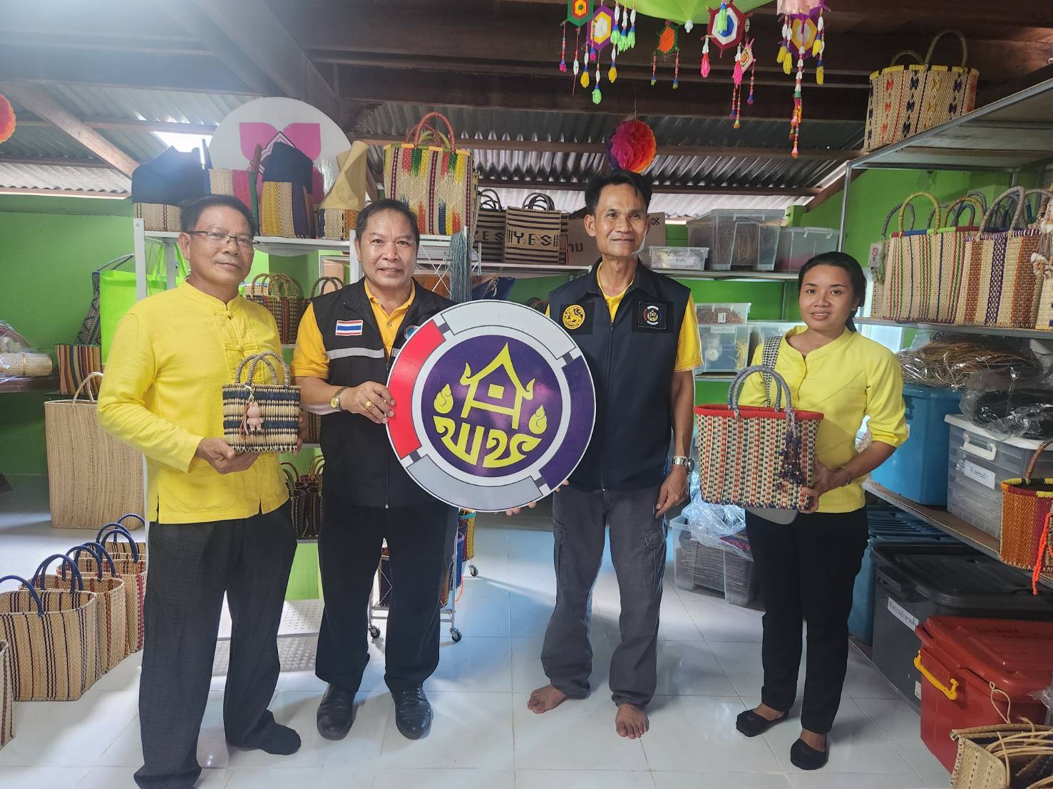 📢จังหวัดสกลนคร โดยสำนักงานพัฒนาชุมชนจังหวัดสกลนคร ลงพื้นที่อำเภอวาริชภูมิ ร่วมขับเคลื่อนกิจกรรมการเพิ่มรายได้ ลดรายจ่าย ขยายโอกาส และส่งเสริมการดำเนินชีวิตตามแนวทางปรัชญาของเศรษฐกิจพอเพียง ตามนโยบายผู้ว่าราชการจังหวัดสกลนคร