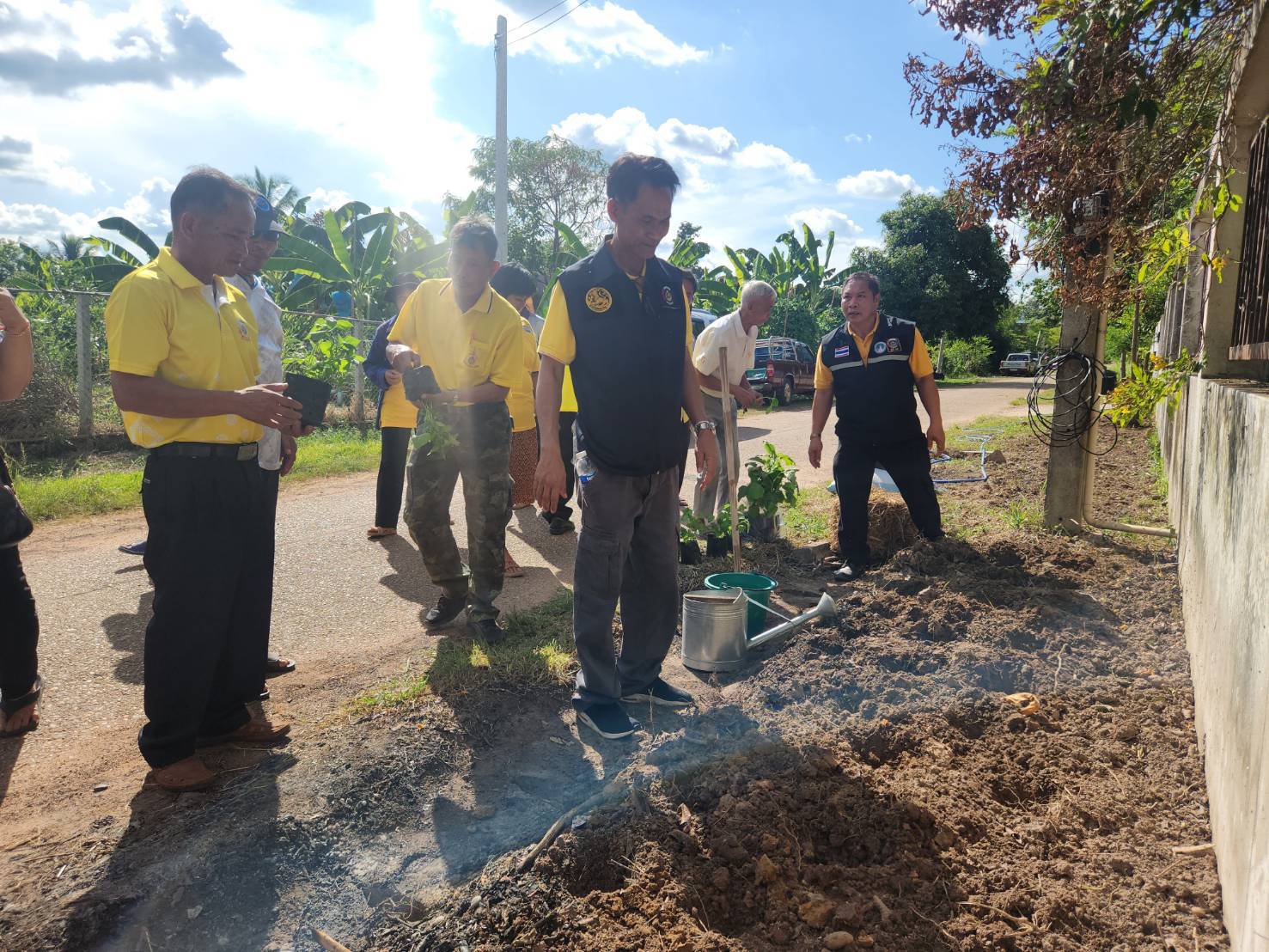 📢จังหวัดสกลนคร โดยสำนักงานพัฒนาชุมชนจังหวัดสกลนคร ลงพื้นที่อำเภอวาริชภูมิ ร่วมขับเคลื่อนกิจกรรมการเพิ่มรายได้ ลดรายจ่าย ขยายโอกาส และส่งเสริมการดำเนินชีวิตตามแนวทางปรัชญาของเศรษฐกิจพอเพียง ตามนโยบายผู้ว่าราชการจังหวัดสกลนคร