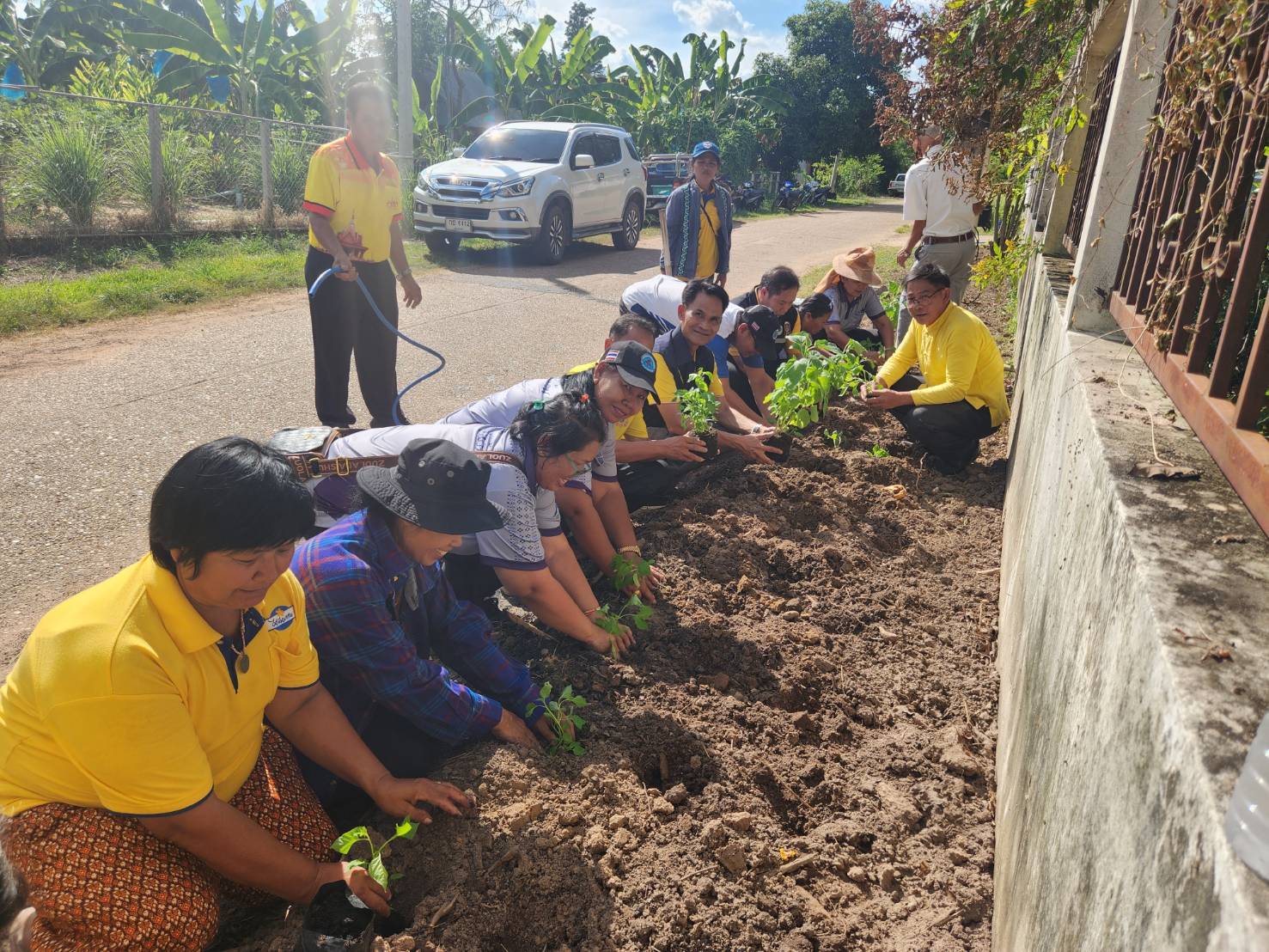 📢จังหวัดสกลนคร โดยสำนักงานพัฒนาชุมชนจังหวัดสกลนคร ลงพื้นที่อำเภอวาริชภูมิ ร่วมขับเคลื่อนกิจกรรมการเพิ่มรายได้ ลดรายจ่าย ขยายโอกาส และส่งเสริมการดำเนินชีวิตตามแนวทางปรัชญาของเศรษฐกิจพอเพียง ตามนโยบายผู้ว่าราชการจังหวัดสกลนคร