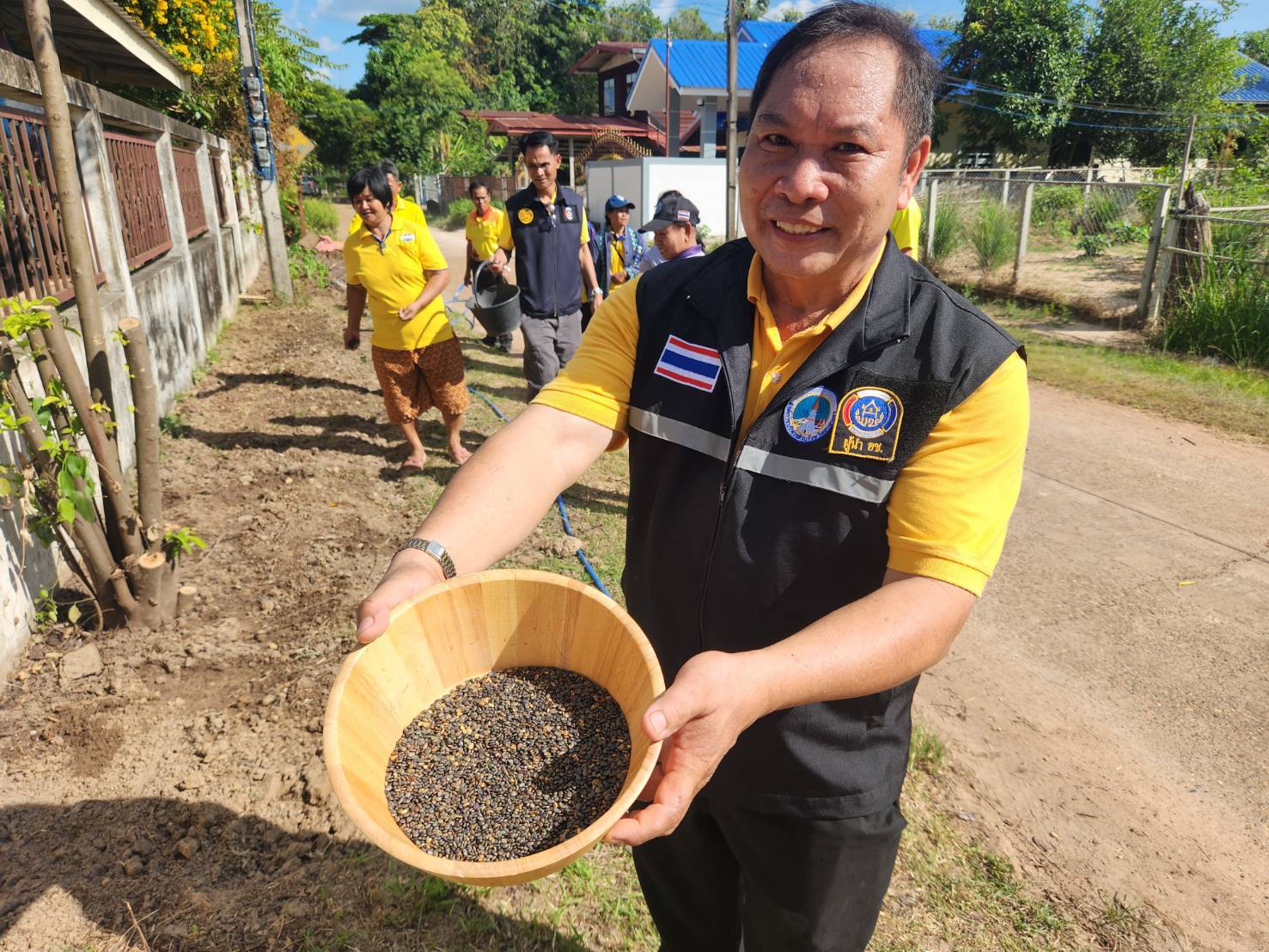 📢จังหวัดสกลนคร โดยสำนักงานพัฒนาชุมชนจังหวัดสกลนคร ลงพื้นที่อำเภอวาริชภูมิ ร่วมขับเคลื่อนกิจกรรมการเพิ่มรายได้ ลดรายจ่าย ขยายโอกาส และส่งเสริมการดำเนินชีวิตตามแนวทางปรัชญาของเศรษฐกิจพอเพียง ตามนโยบายผู้ว่าราชการจังหวัดสกลนคร