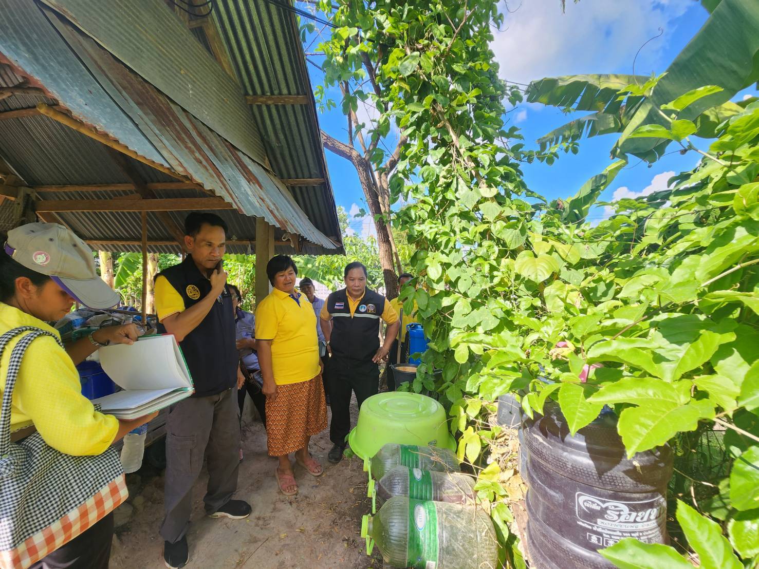 📢จังหวัดสกลนคร โดยสำนักงานพัฒนาชุมชนจังหวัดสกลนคร ลงพื้นที่อำเภอวาริชภูมิ ร่วมขับเคลื่อนกิจกรรมการเพิ่มรายได้ ลดรายจ่าย ขยายโอกาส และส่งเสริมการดำเนินชีวิตตามแนวทางปรัชญาของเศรษฐกิจพอเพียง ตามนโยบายผู้ว่าราชการจังหวัดสกลนคร