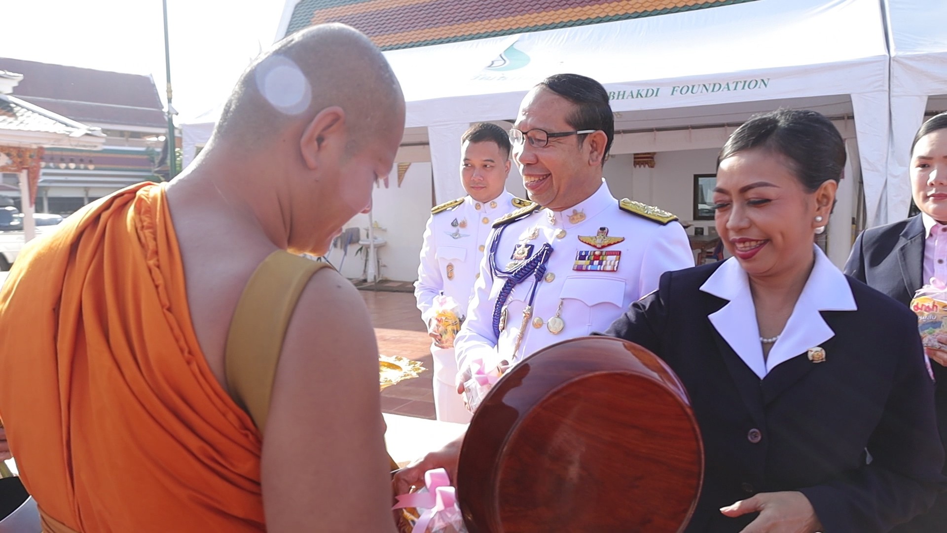 📢พช.สกลนคร ร่วมพิธีทำบุญตักบาตรพระสงฆ์ เนื่องในวันคล้ายวันสวรรคตพระบาทสมเด็จพระจุลจอมเกล้าเจ้าอยู่หัว วันปิยมหาราช ประจำปี 2567