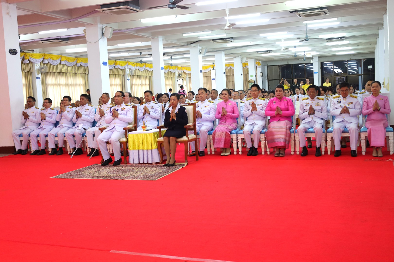 📢พช.สกลนคร ร่วมพิธีทำบุญตักบาตรพระสงฆ์ เนื่องในวันคล้ายวันสวรรคตพระบาทสมเด็จพระจุลจอมเกล้าเจ้าอยู่หัว วันปิยมหาราช ประจำปี 2567