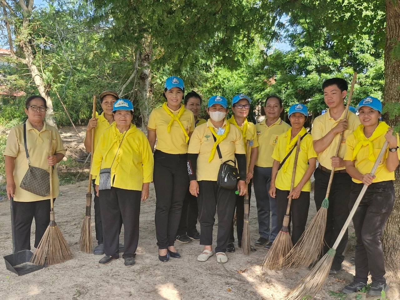 📢พช.สกลนคร : ร่วมกิจกรรมจิตอาสาพัฒนาเนื่องในคล้ายวันสวรรคต พระบาทสมเด็จพระจุลจอมเกล้าเจ้าอยู่หัว (วันปิยมหาราช)