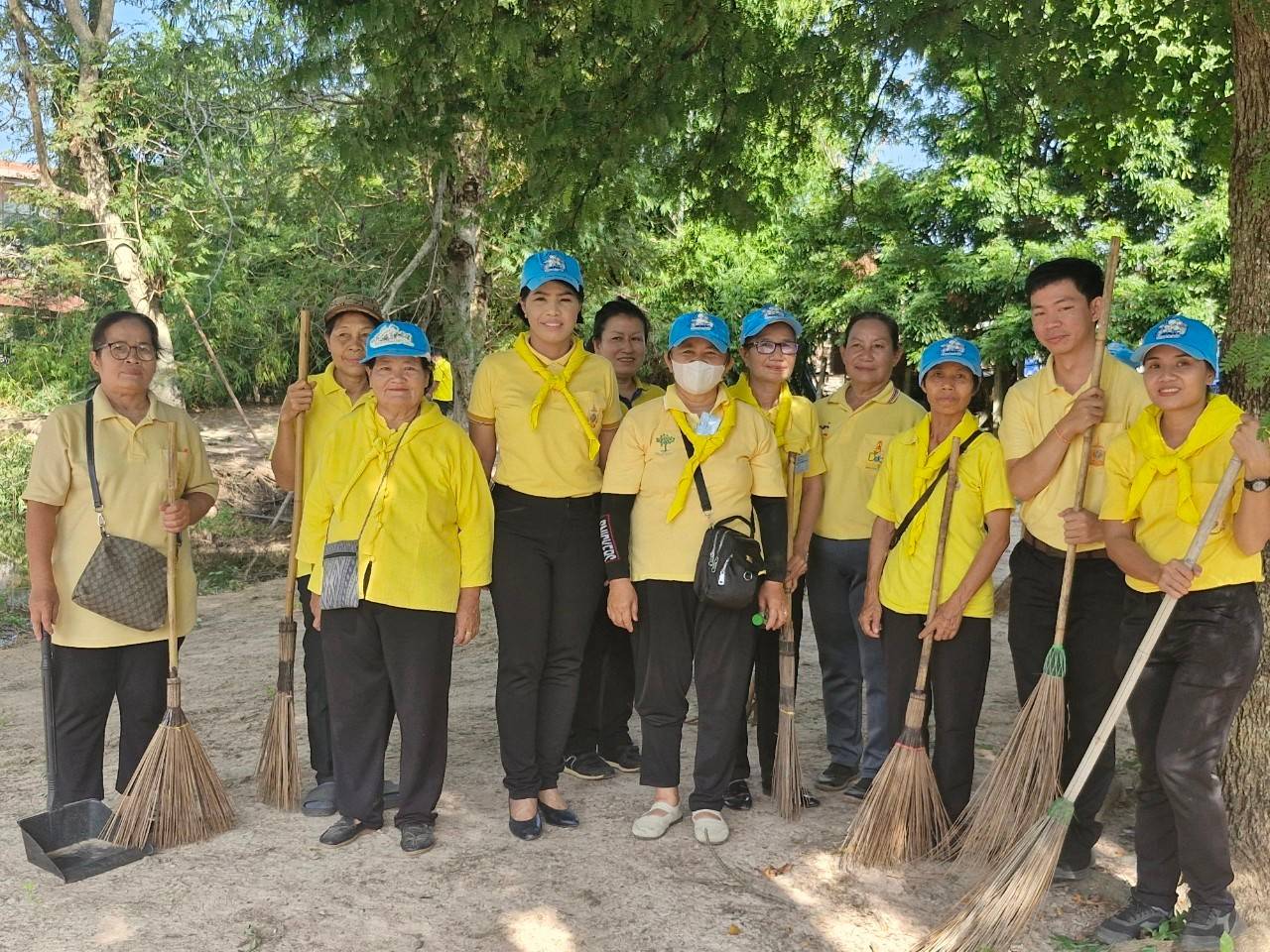 📢พช.สกลนคร : ร่วมกิจกรรมจิตอาสาพัฒนาเนื่องในคล้ายวันสวรรคต พระบาทสมเด็จพระจุลจอมเกล้าเจ้าอยู่หัว (วันปิยมหาราช)